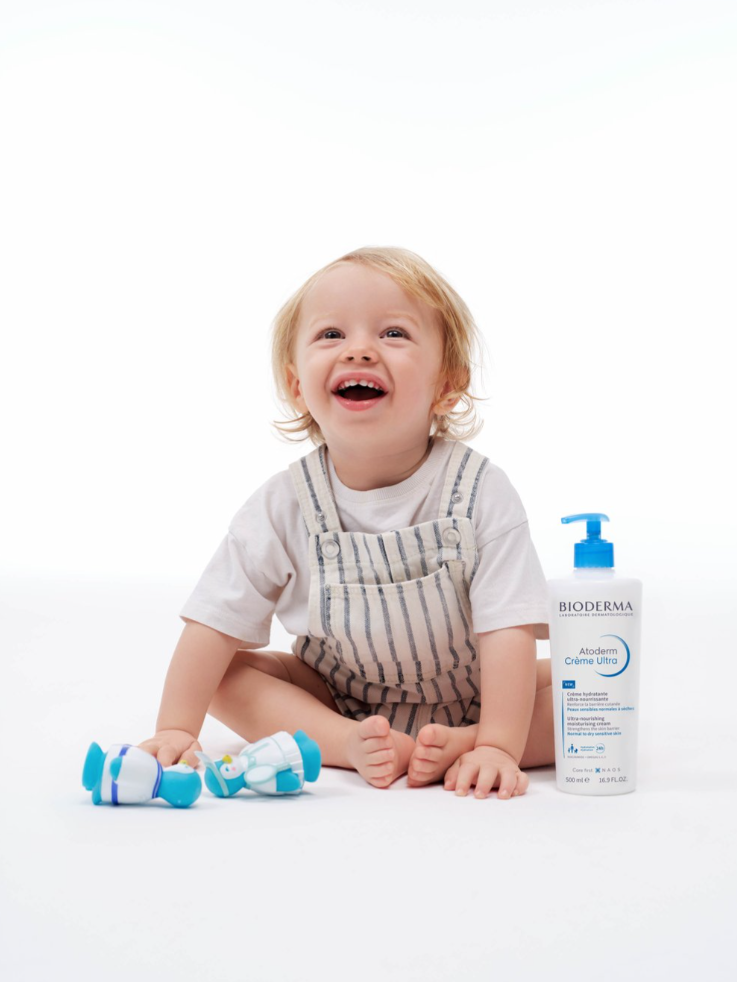 Bioderma x Polina Chursanova projesi için kurguladığımız özel stüdyo set inşası ve ileri derece ışık teknikleri. Sanatçımız Sefa Yamak’ın objektifinden, ürünlerin dokusunu ve cildin doğal ışıltısını ön plana çıkaran yüksek çözünürlüklü görseller üret