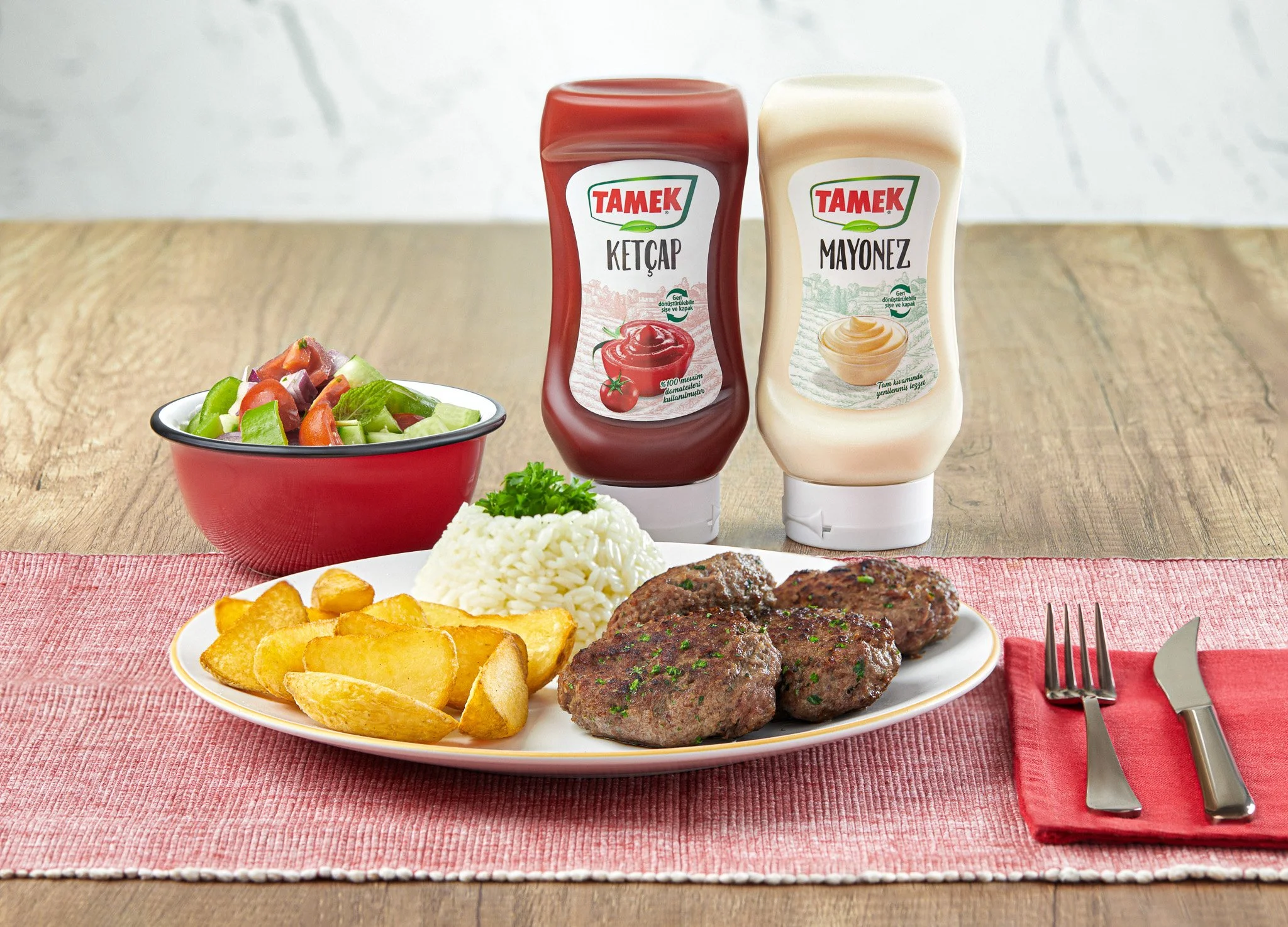 PAM İstanbul profesyonel yemek prodüksiyonu: Tamek markası için hazırlanan, büyük markaların tercih ettiği kreatif menü ve reklam çekimi çalışmaları.