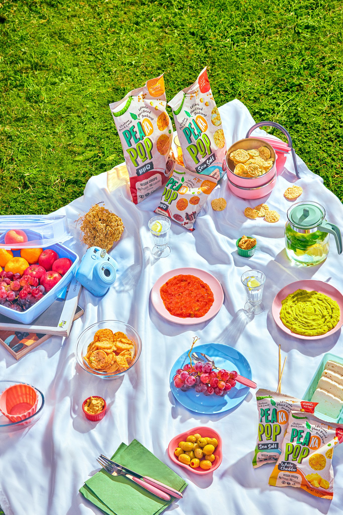 Profesyonel dış mekan prodüksiyonu: Ülker Hanımeller markası için hazırlanan kreatif piknik konseptli reklam çekimi ve lifestyle görsel içerik üretimi - PAM İstanbul.