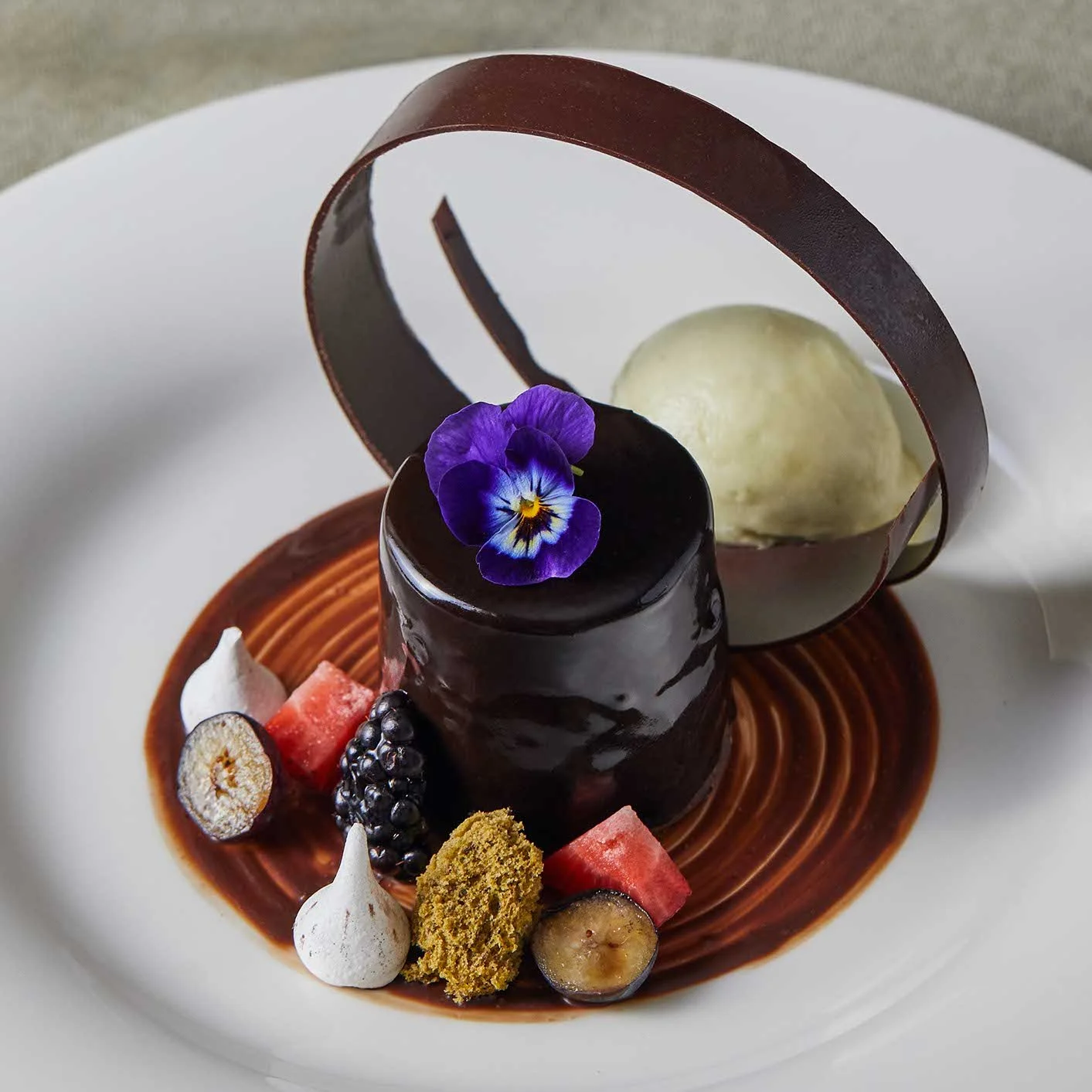 Hyatt Regency'nin lüks kahvaltı deneyimi, Pam İstanbul Prodüksiyon'un ustalık dolu çekimleriyle hayat buluyor. Her detayda zenginlik ve lezzetin fotoğraflandığı bu deneyime siz de katılın.