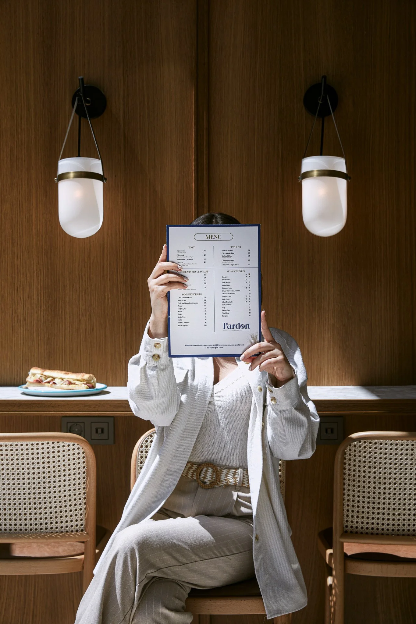 Kreatif restoran çekimi, menü tasarımı ve profesyonel mekan tanıtımı prodüksiyonu Pam İstanbul.