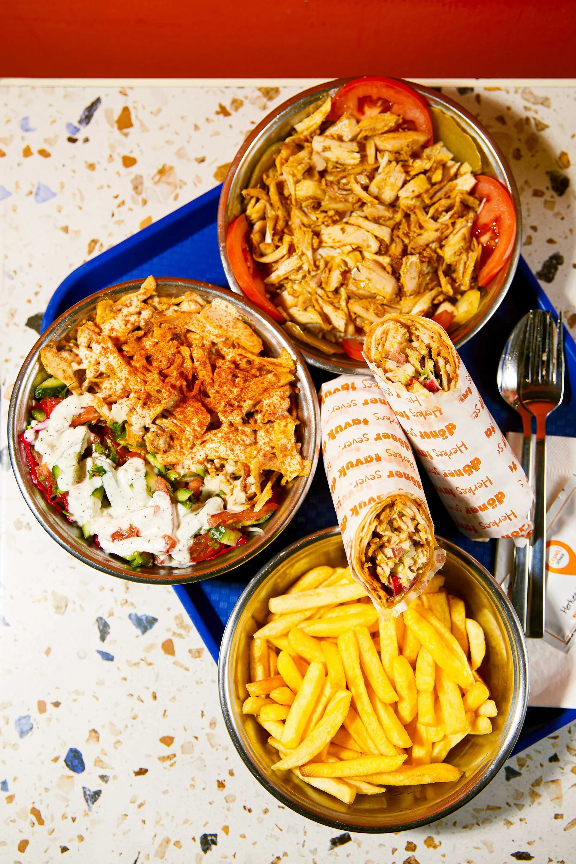 Detaylı yemek fotoğrafçılığı - Çeşnili dürüm içeriği ve iştah açıcı makro çekim