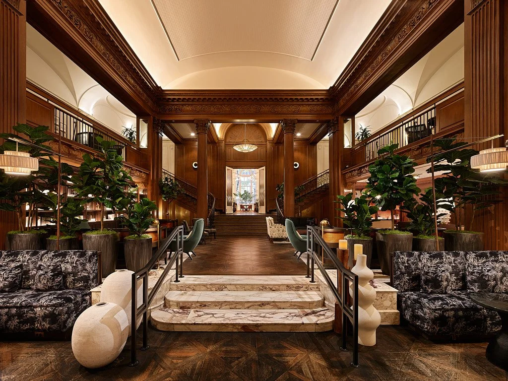 Deniz kenarı butik otel teras ve şezlong dış mekân çekimi - PAM İstanbul otel prodüksiyonu