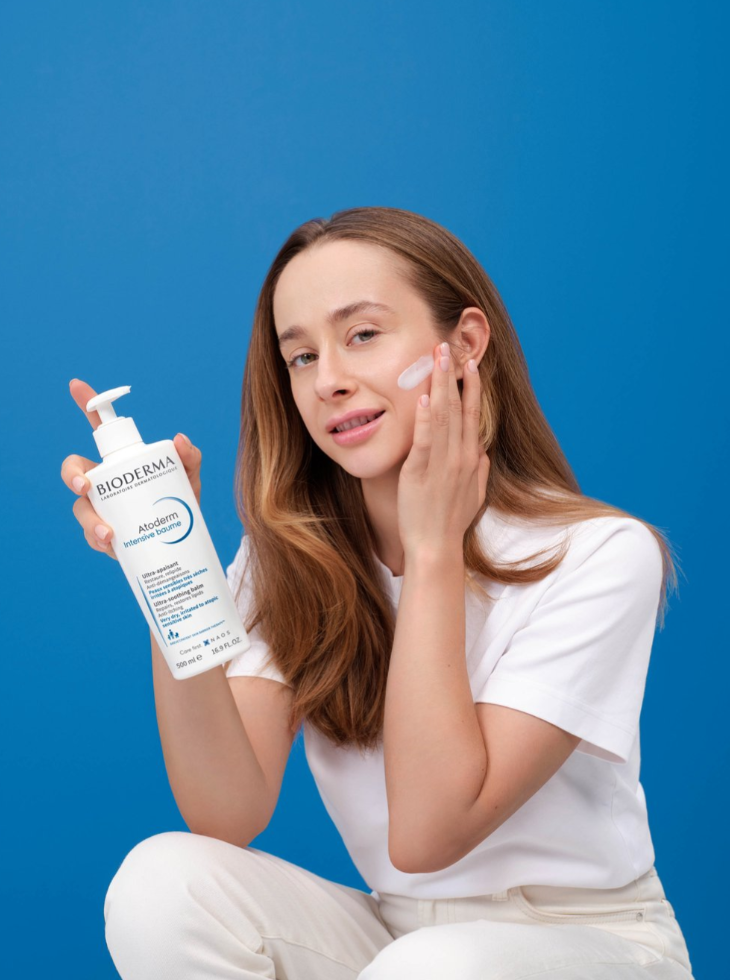 Bioderma x Polina Chursanova projesi için kurguladığımız özel stüdyo set inşası ve ileri derece ışık teknikleri. Sanatçımız Sefa Yamak’ın objektifinden, ürünlerin dokusunu ve cildin doğal ışıltısını ön plana çıkaran yüksek çözünürlüklü görseller üret