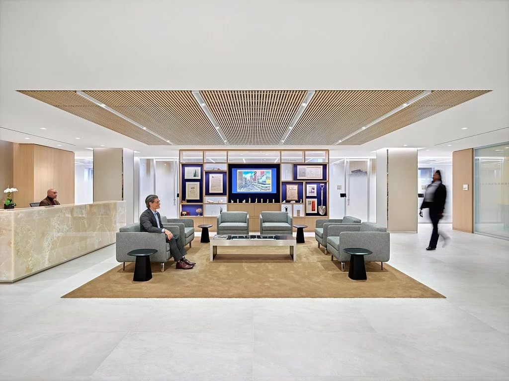 Modern bar tezgâhı ahşap tavan iç mekân fotoğraf çekimi - PAM İstanbul restoran prodüksiyonu