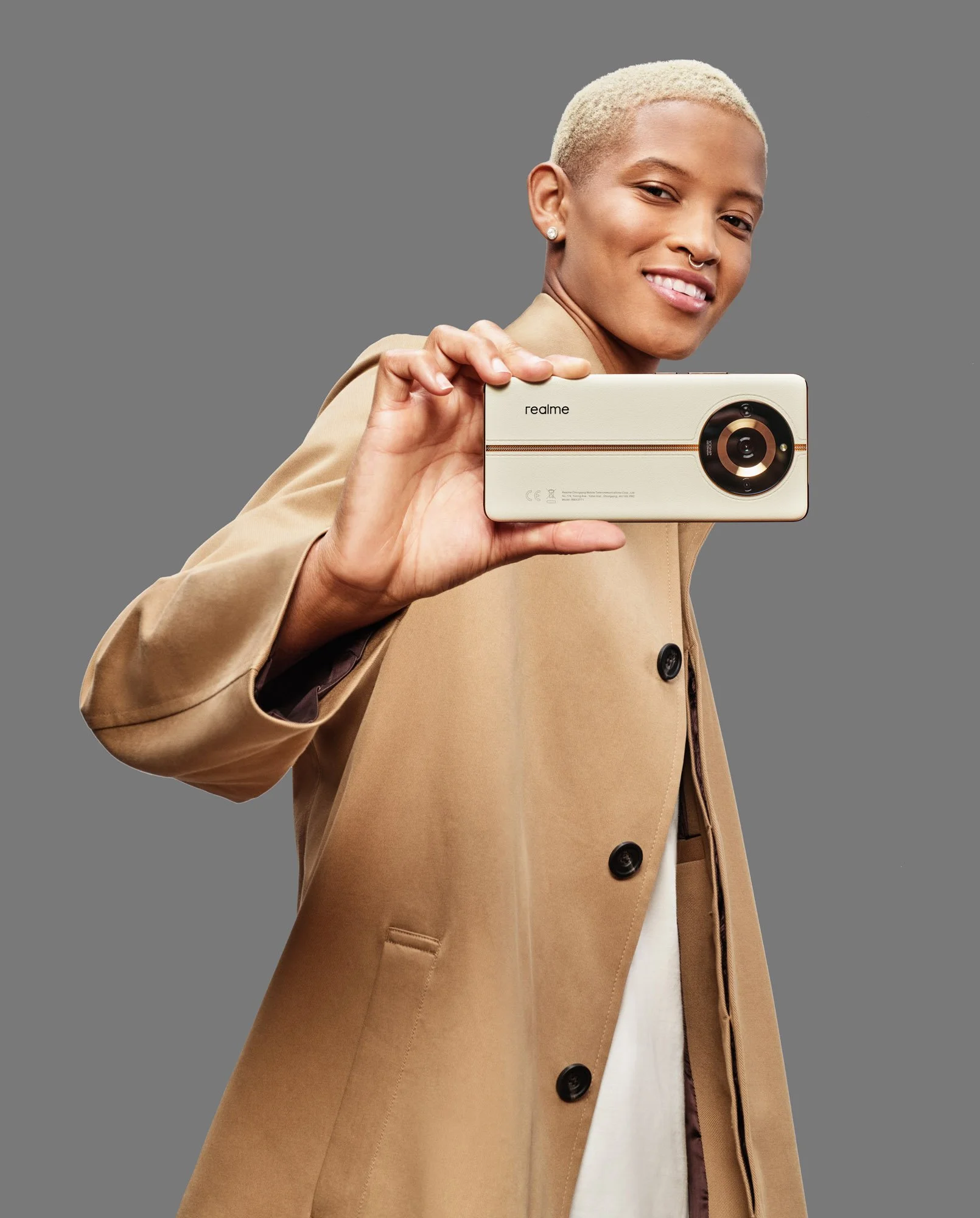 Pam İstanbul Prodüksiyon, Mete Gazoz ve Melisa Vargas ile Real Me cep telefonu kampanyasını hayata geçirirken, her karenin içinde yaratıcılık ve teknolojinin mükemmel uyumunu sergiliyor. Görsel anlatım ve estetik çekimlerimizle, teknoloji ve tasarımı