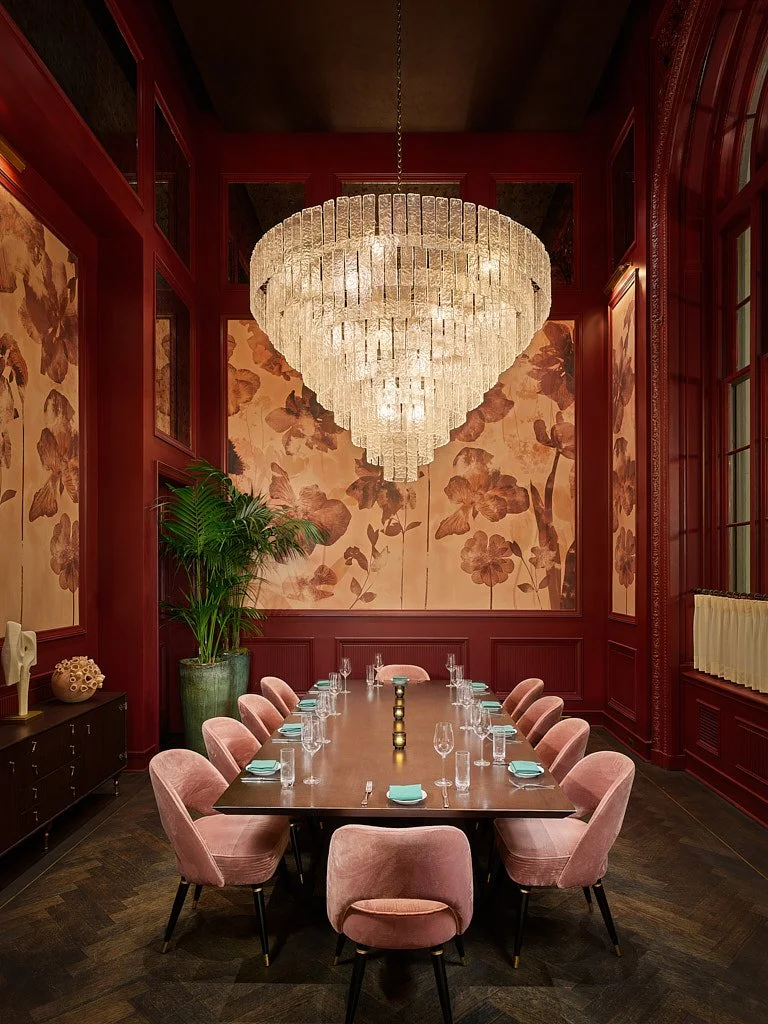 Modern lounge oturma alanı bitki ve ahşap detay iç mekân çekimi - PAM İstanbul iç mimarlık prodüksiyonu