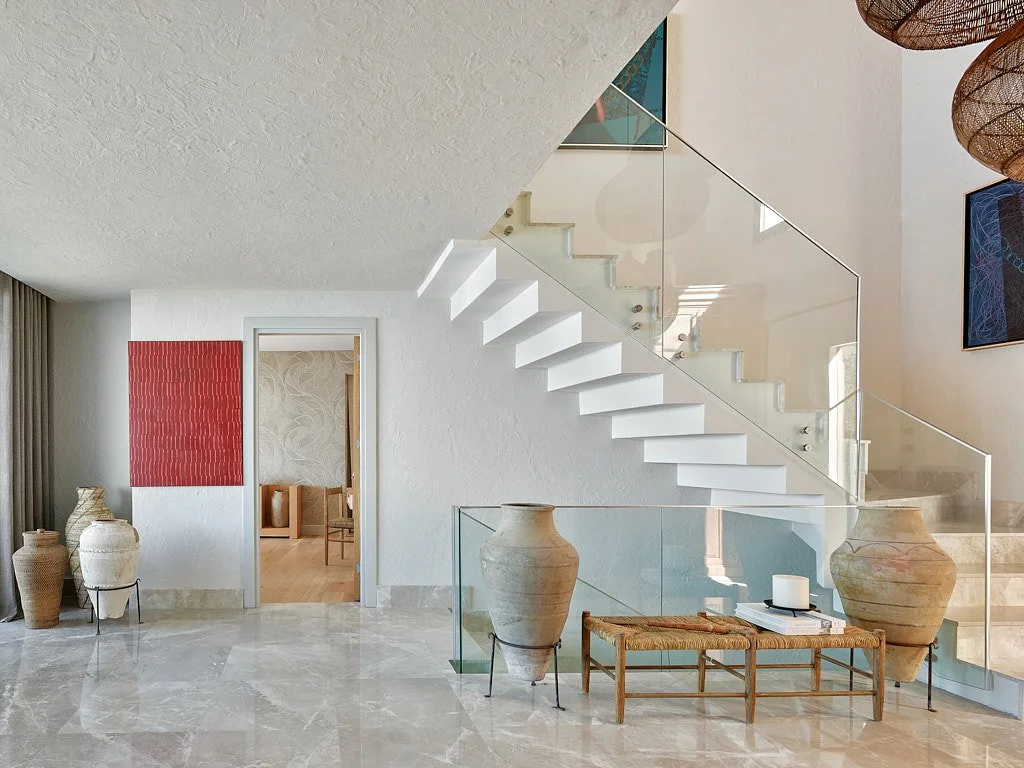 Modern ev süspansiyon merdiven ve sanat eseri iç mekân çekimi - PAM İstanbul iç mimarlık prodüksiyonu