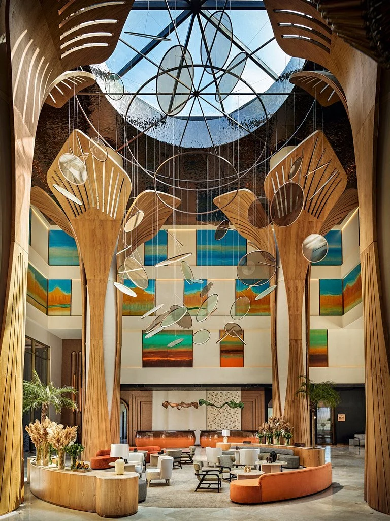 Modern banyo mermer duvar ve serbest küvet iç mekân çekimi - PAM İstanbul iç mimarlık prodüksiyonu