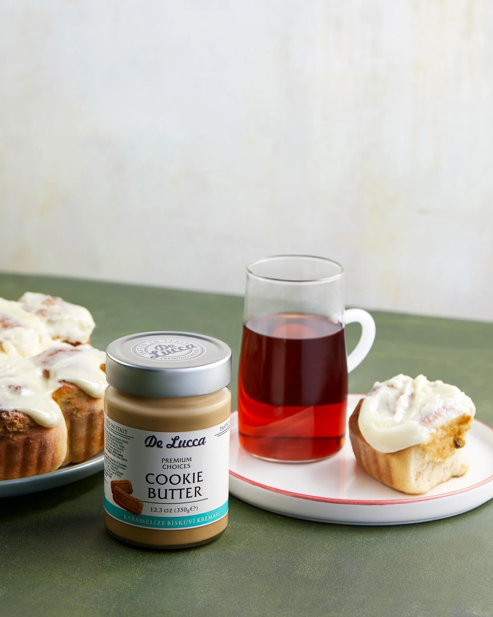 Gastronomi ürün çekimi - De Lucca kurabiye ezmesi ve cupcake sunum görseli