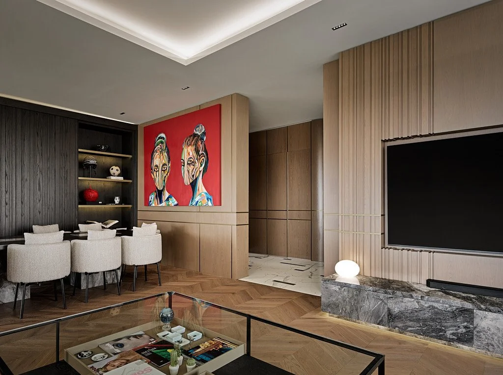 Modern salon ahşap panel TV ünitesi portre tablo iç mekân çekimi - PAM İstanbul iç mimarlık prodüksiyonu
