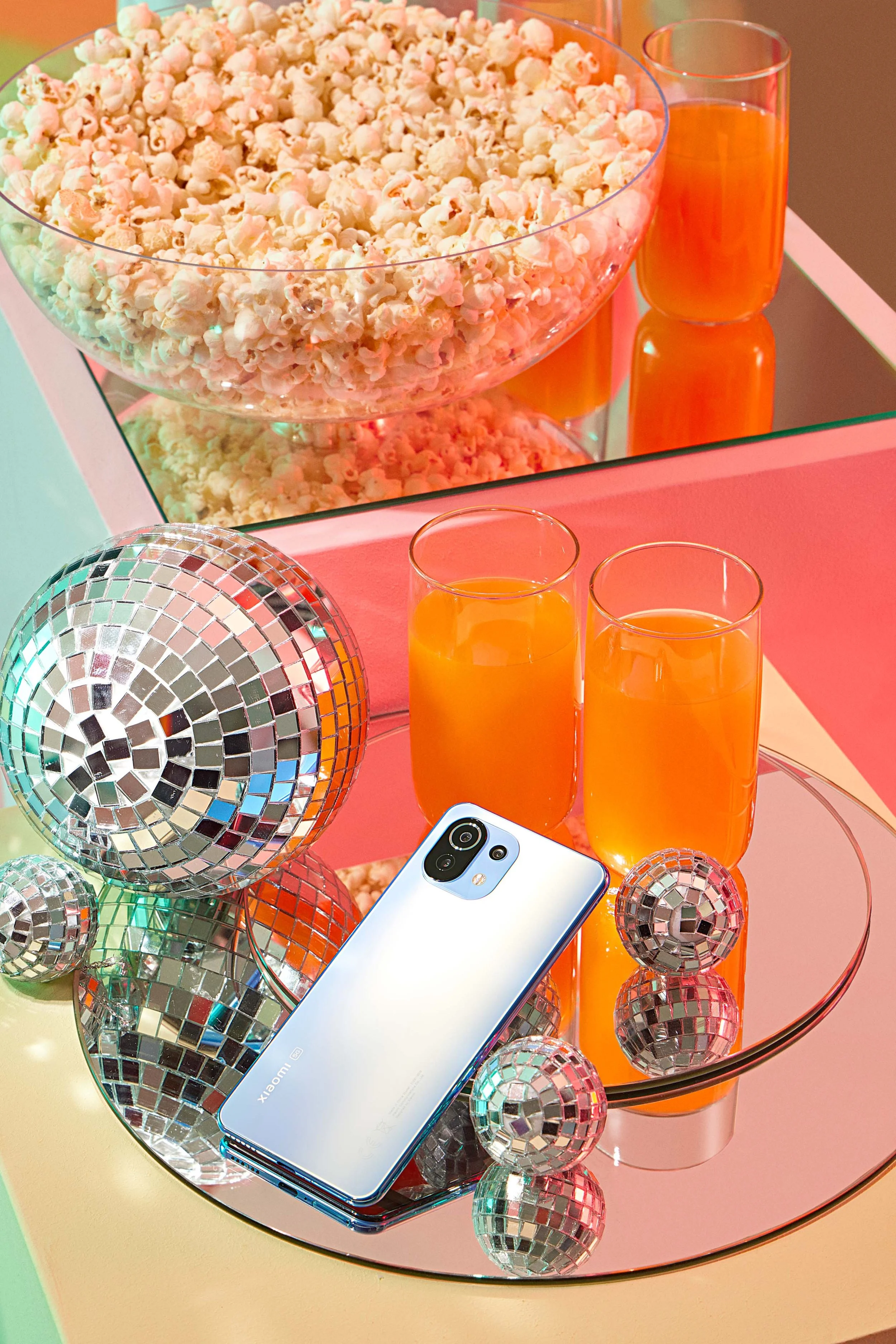 Pam İstanbul Prodüksiyon, Xiaomi'nin en son Life Style koleksiyonunu, neon ışıkların ve dinamizmin arasında, stil ve teknolojiyi bir araya getiren bir fotoğraf serisiyle sunuyor. Her kare, modern yaşamın dinamik ruhunu ve Xiaomi'nin yenilikçi estetiğ