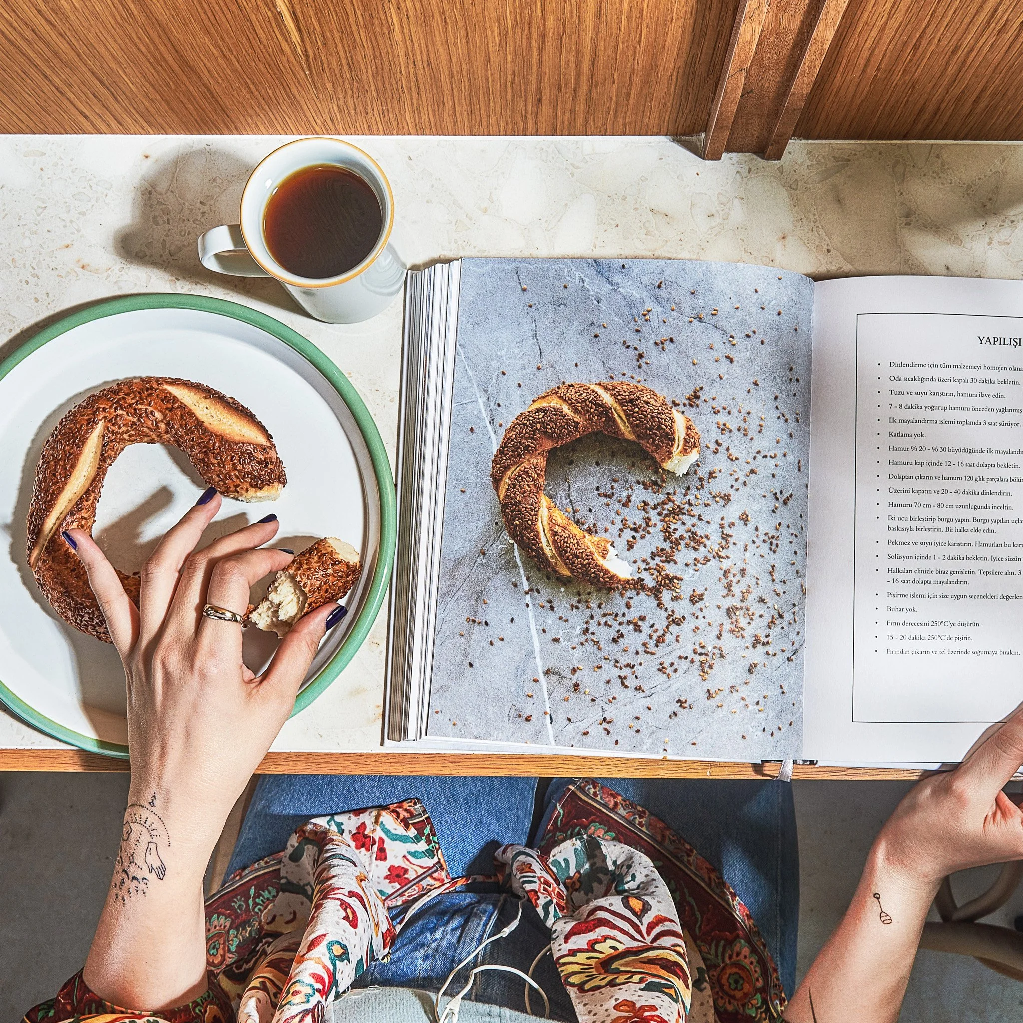 Profesyonel kahvaltı fotoğrafçılığı, simit ve Türk kahvaltısı temalı lifestyle gastronomi prodüksiyonu.