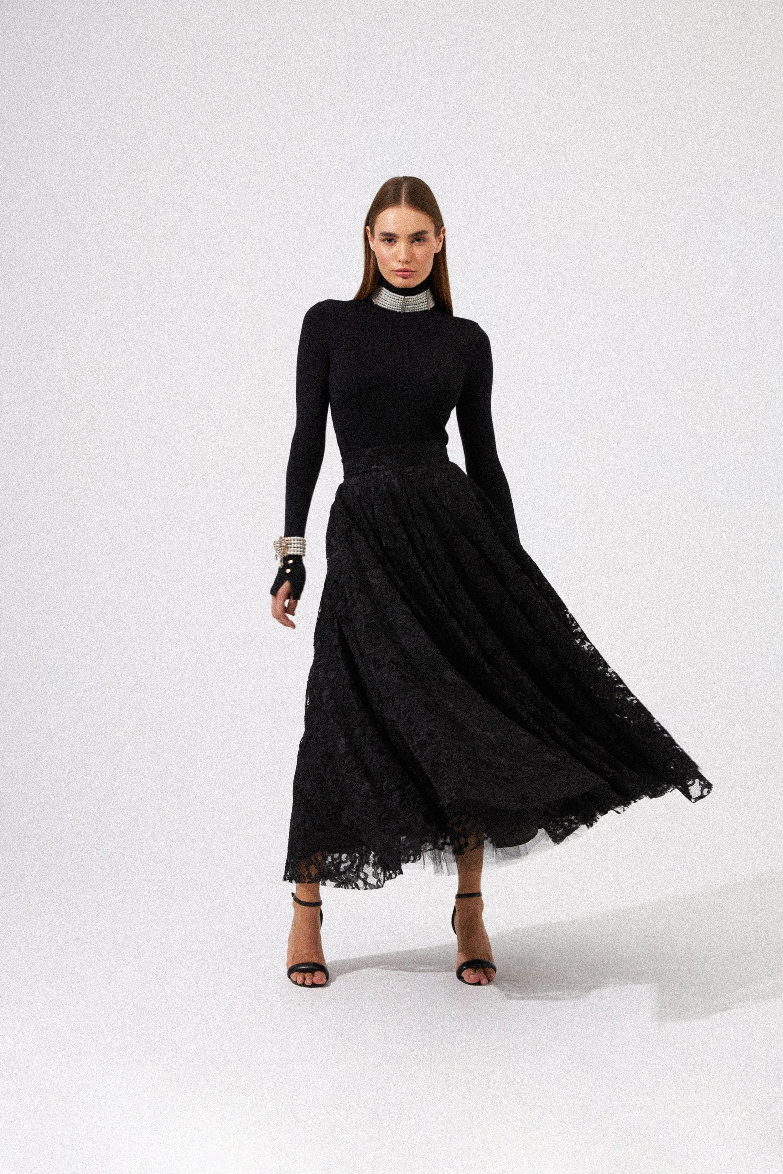 Gece kıyafeti ve abiye fotoğraf çekimi, yüksek moda (high-fashion) stüdyo çekim hizmetleri.