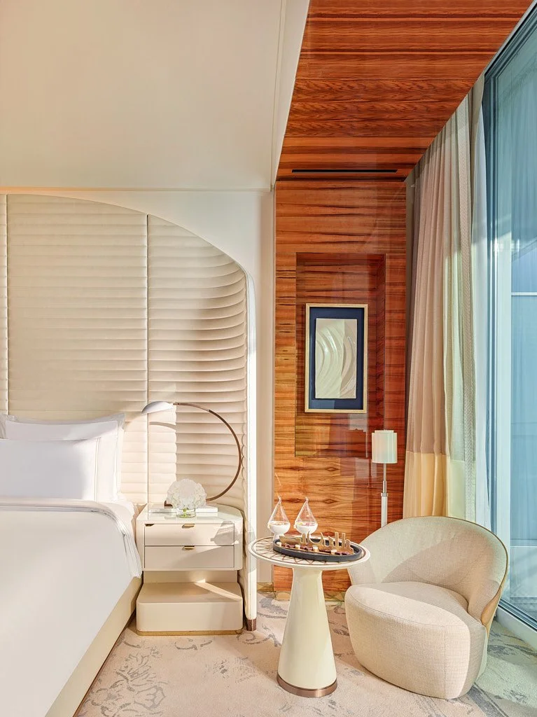 Modern otel koridor aydınlatma ve ahşap detay iç mekân çekimi - PAM İstanbul otel prodüksiyonu