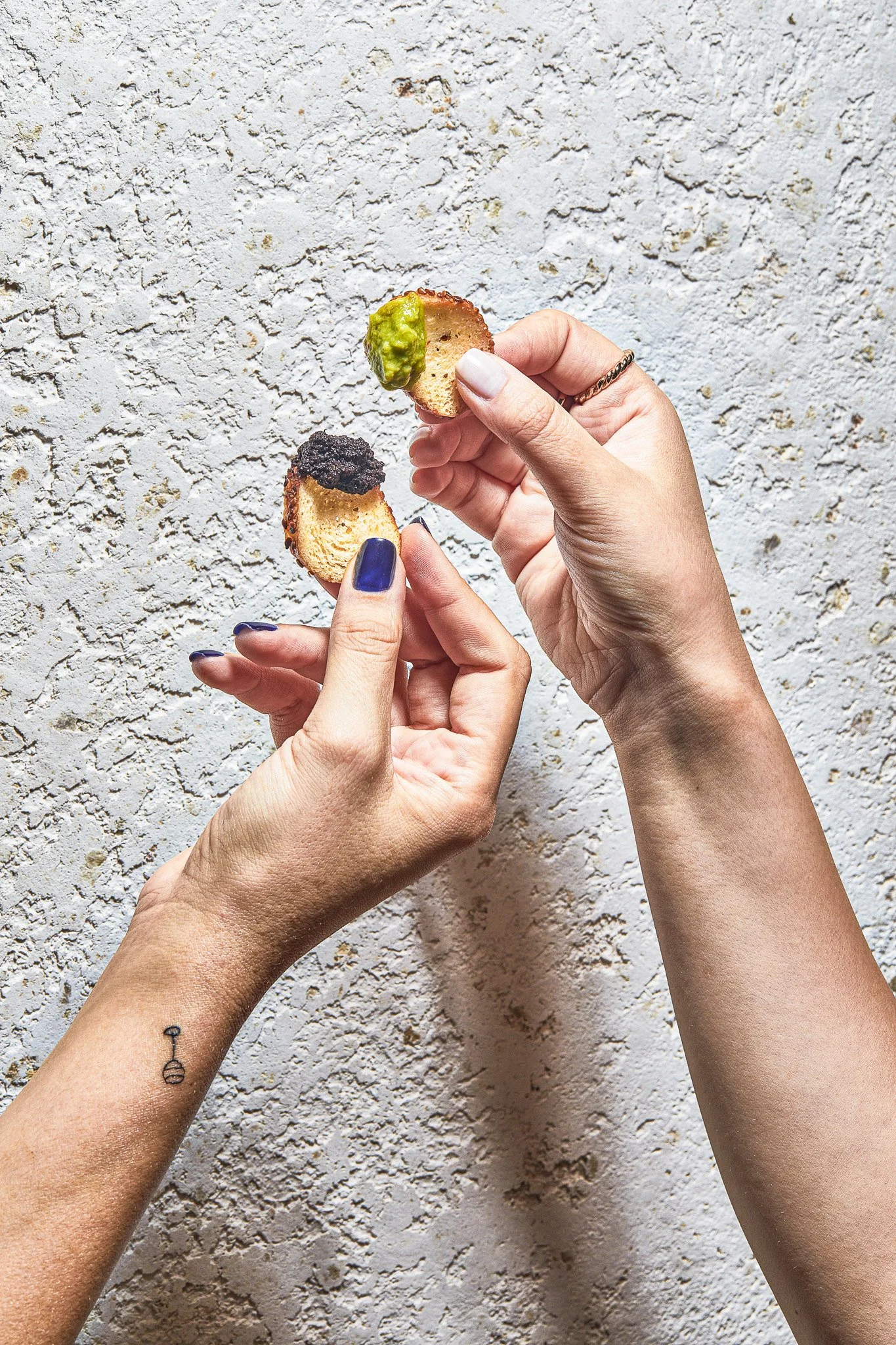 Sanatsal yemek fotoğrafçılığı, ürün dokusu ve detay odaklı kreatif reklam çekimleri.