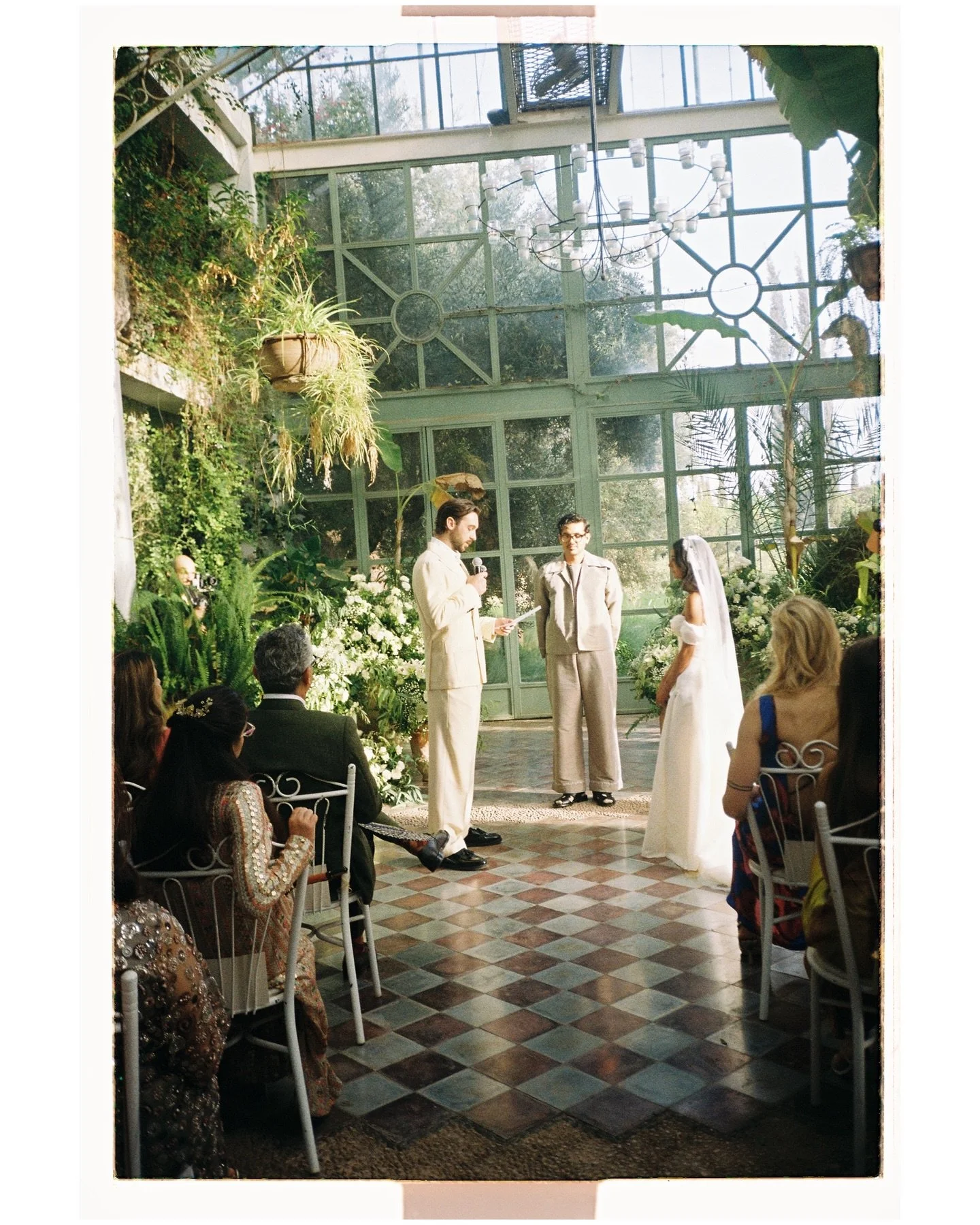 Desert days, 2025 ❤️ (Marrakech on 35mm).
.
.
.
.
@savannahmillerbridal @immorallondon 
@maev_weddings @thebloomroom.marrakech 
@_itsaan @d6dholis 
@almassbadat @ramone_wedd @holmas 
@beldicountryclub @habitascaravanagafay @rozie_bride @katieleahlewi