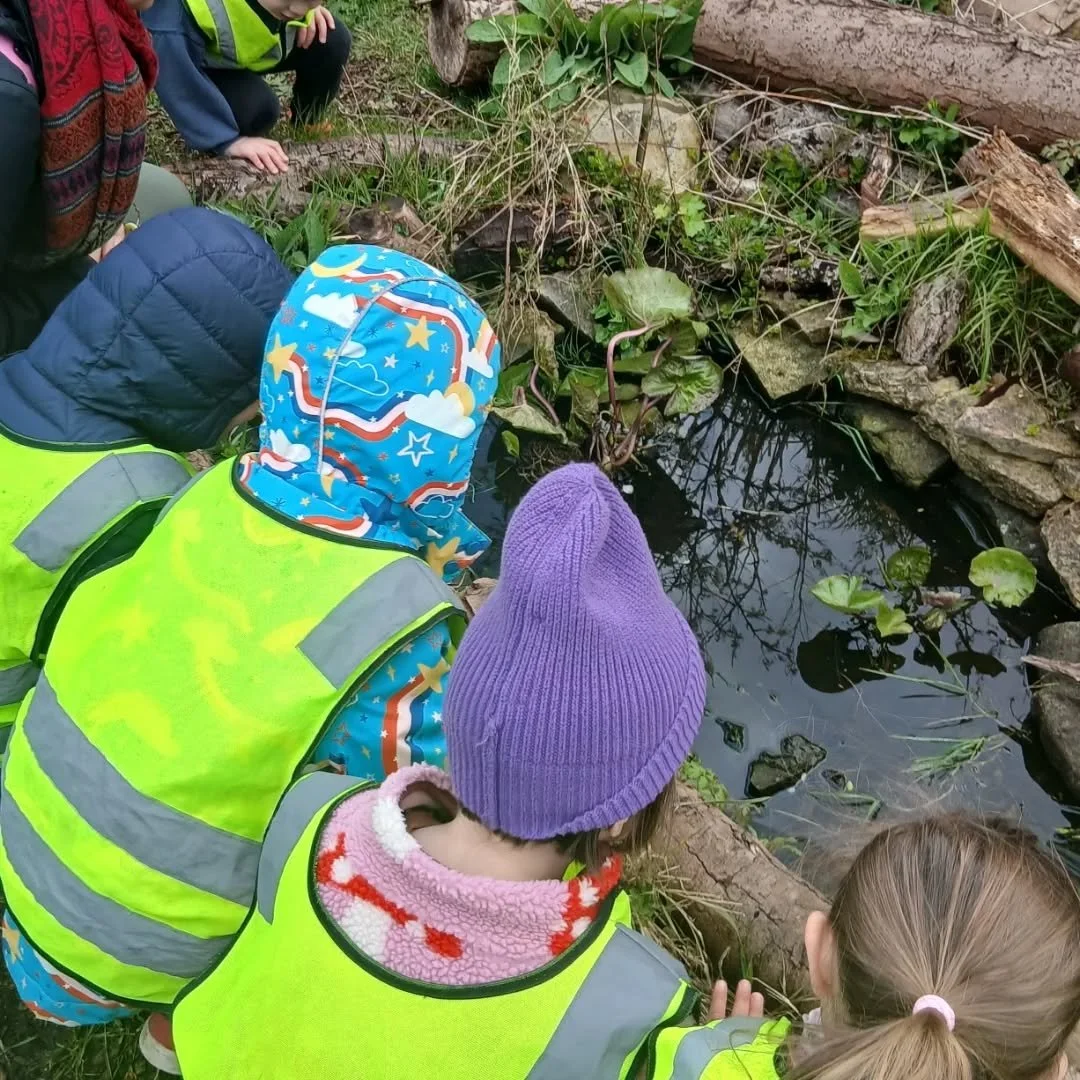 We had such a wonderful time on our first trip this year to the @ghcommunitygarden. We planted pumpkins and peas and explored the wooden tree house 🏡 #community #growyourownfood #outdoorfun #exploringtheworld #tryingvegetables
