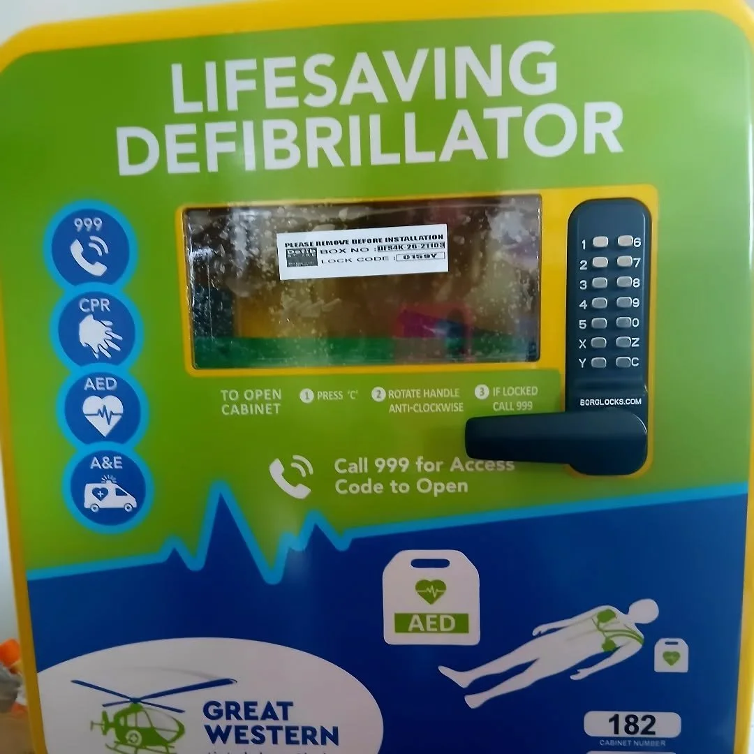 Exciting news 🙌  the new defibrillator has arrived 😀. Thank you again to everyone who helped with the fundraising for this amazing cause and #greatwesternairambulance who helped support us. #lifesaving #charityevent #fundraising #community