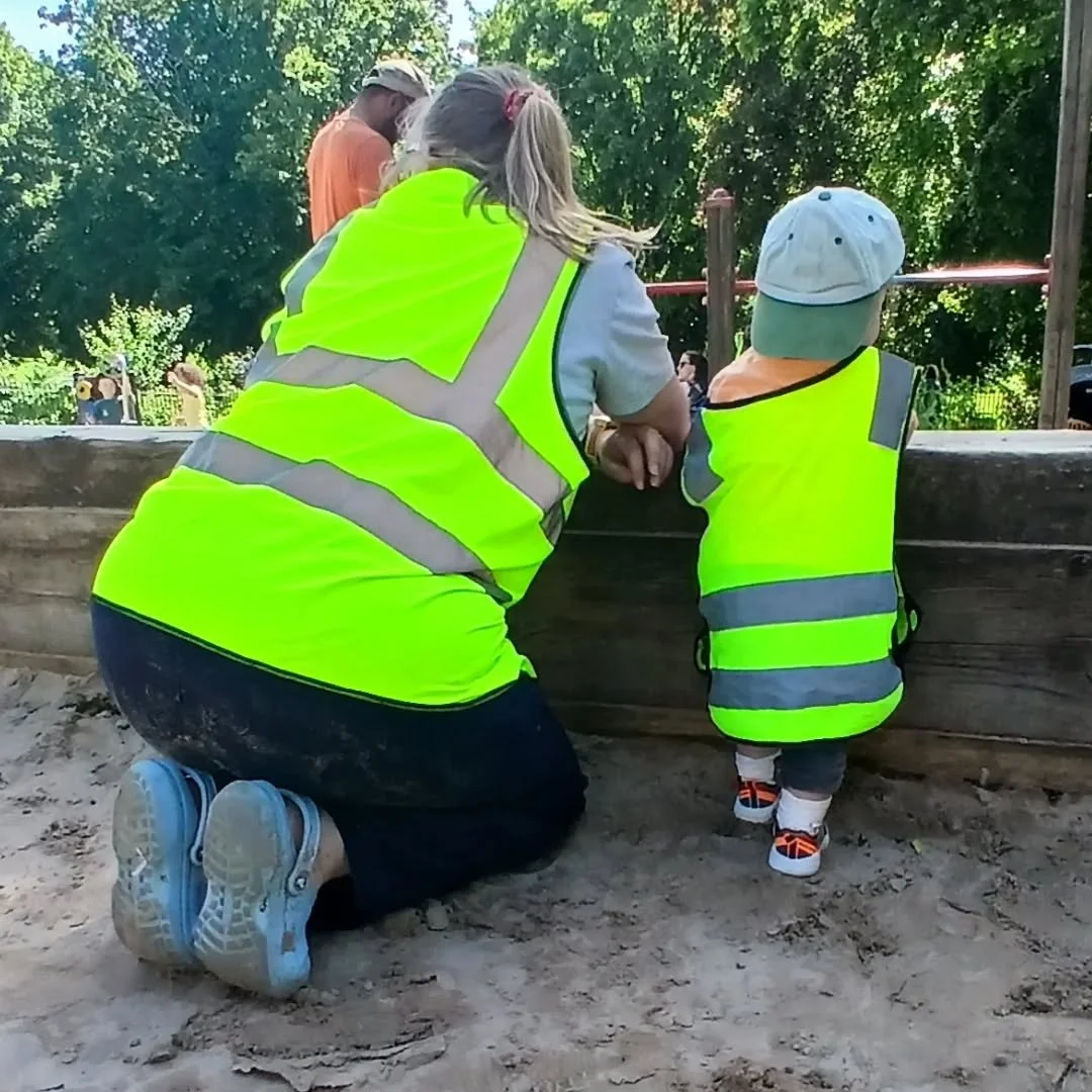 A lovely sunny afternoon spent 😊  in the park, having a picnic with toddlers and Babies together ❤️ and playing in the sandpit #outdoorfun #community #togetherness #communitypark #picnic