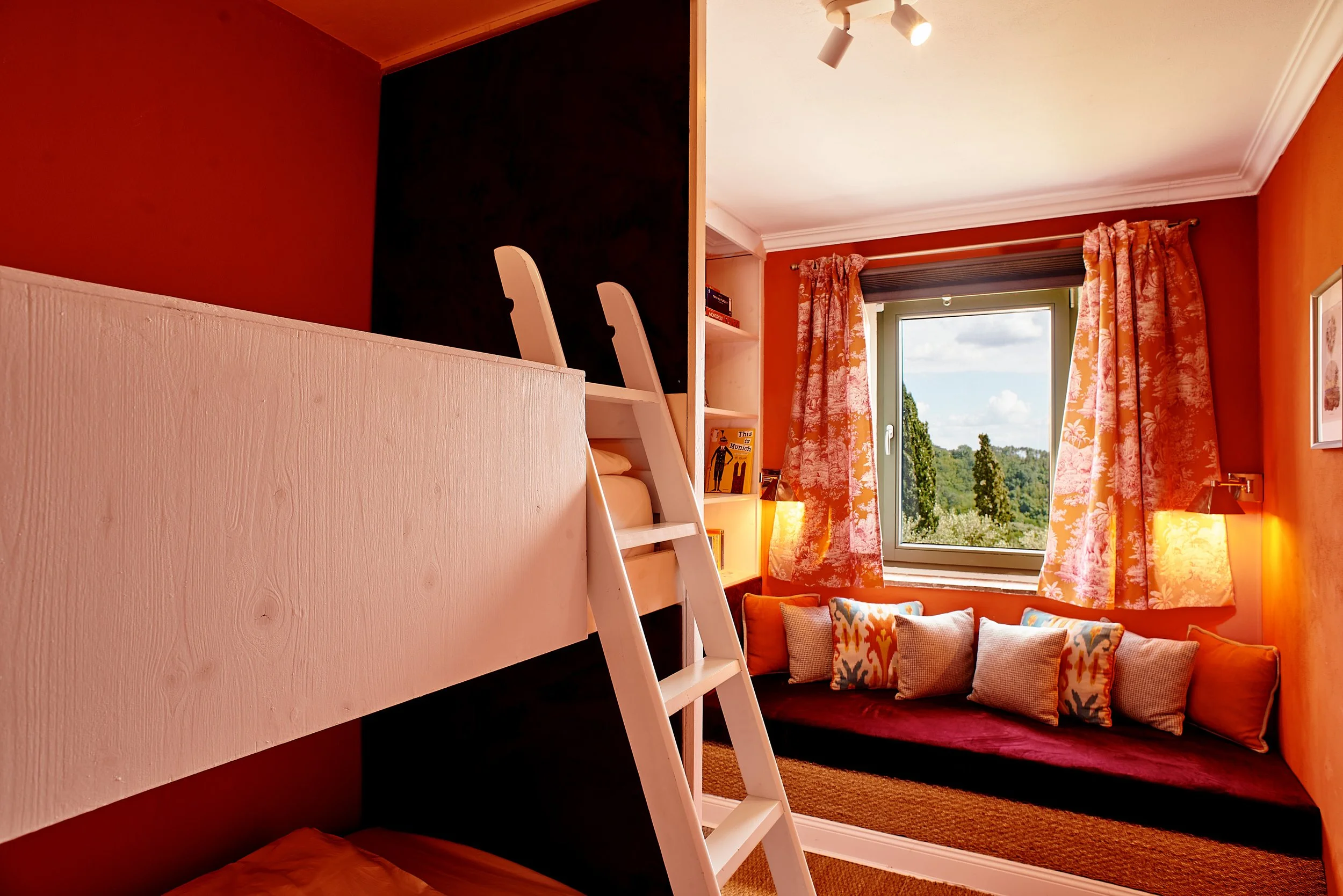 COSY RED ROOM 03.jpg