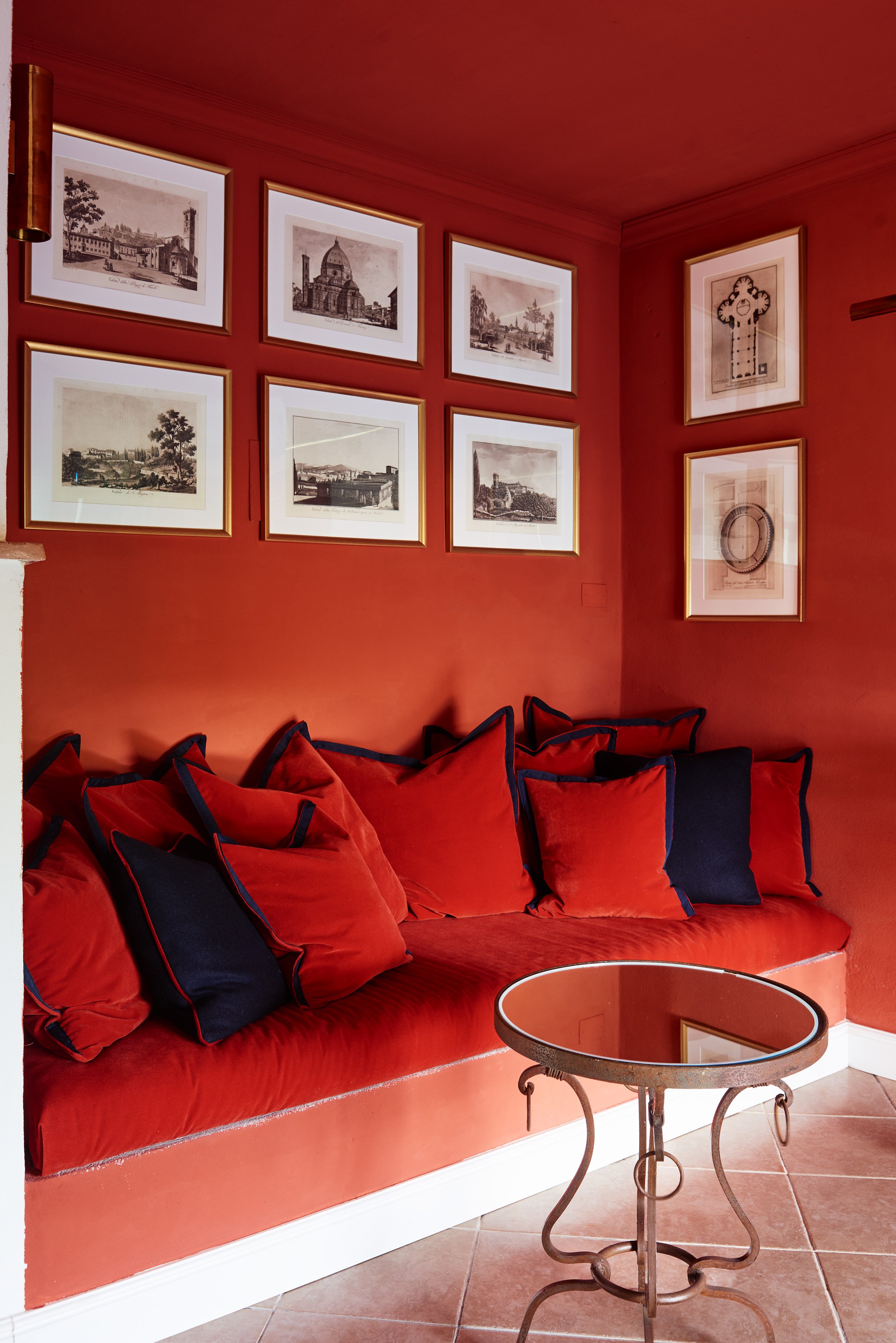 TV RED ROOM 01.jpg