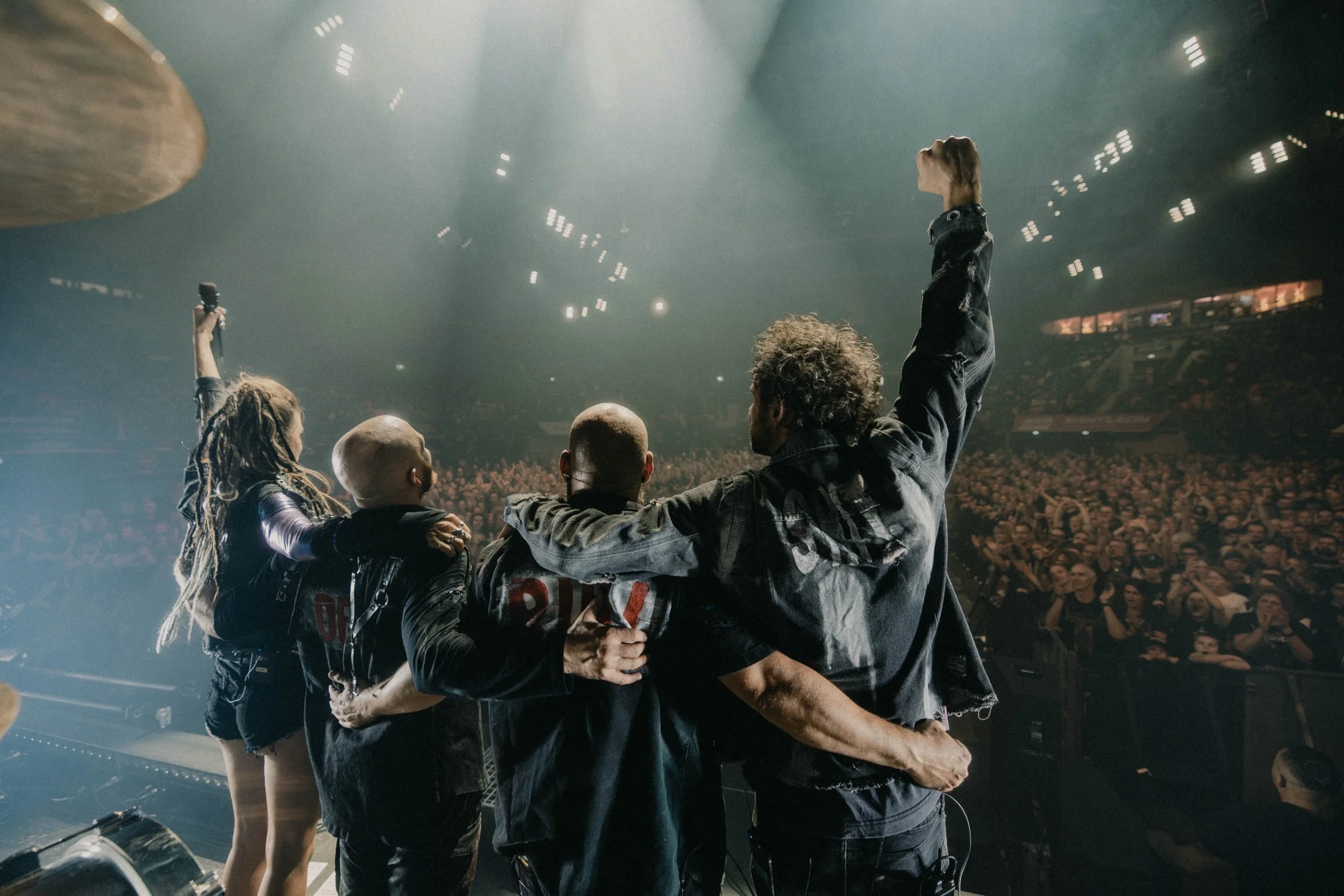 NEU-ULM! 🔥
Danke, dass ihr unsere erste Arena Show auf der BIG GOODBYE TOUR zu etwas ganz Besonderem gemacht habt!
Wir haben immernoch G&auml;nsehaut, wenn wir an gestern denken.. das war wirklich ein unvergesslicher Abend mit euch!

Danke an @kissi