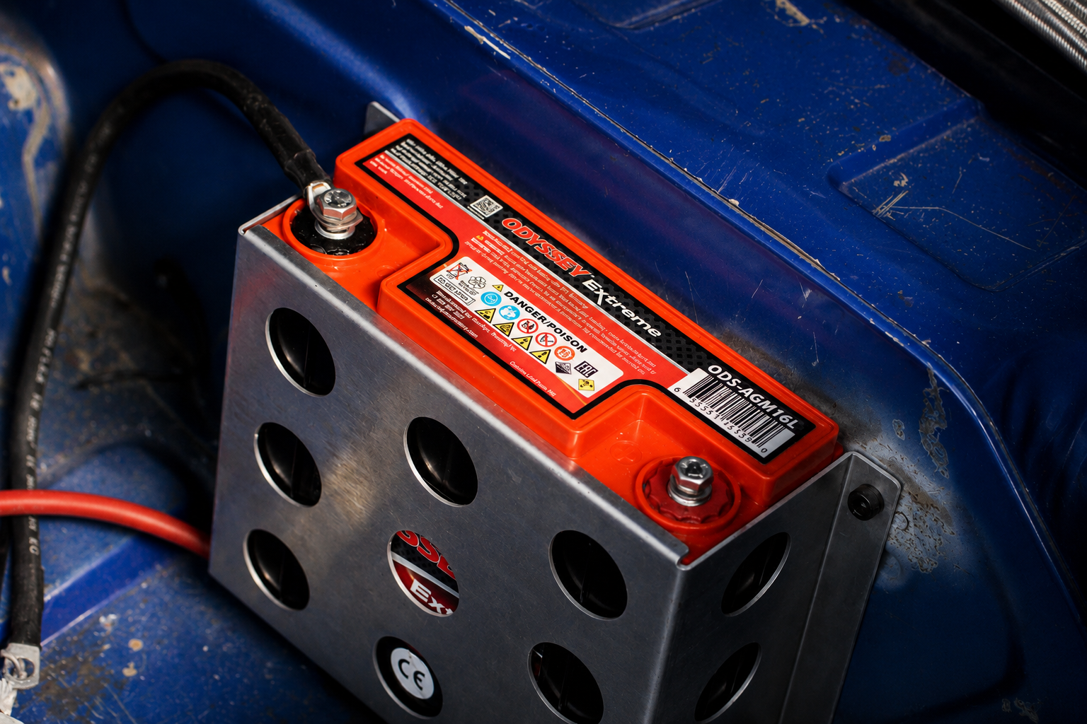Light weight race battery, mounted just behind the passenger seat.