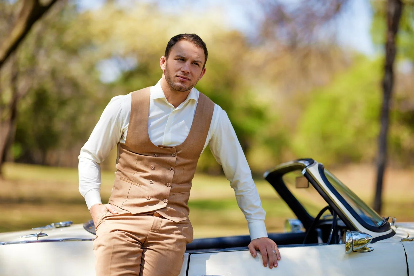 Groom's looking good

#wedding #weddingphotography #groom #classiccars #waiting