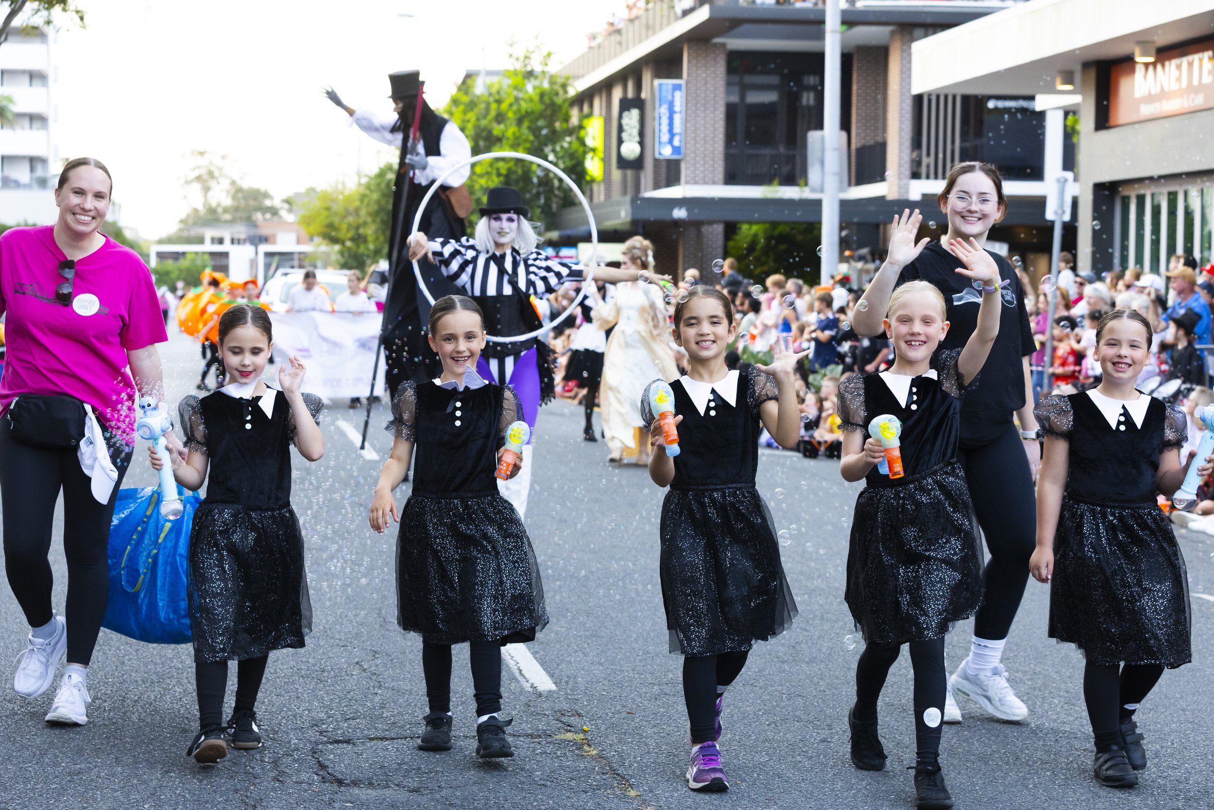 Live LED roving performance with theatrical character 