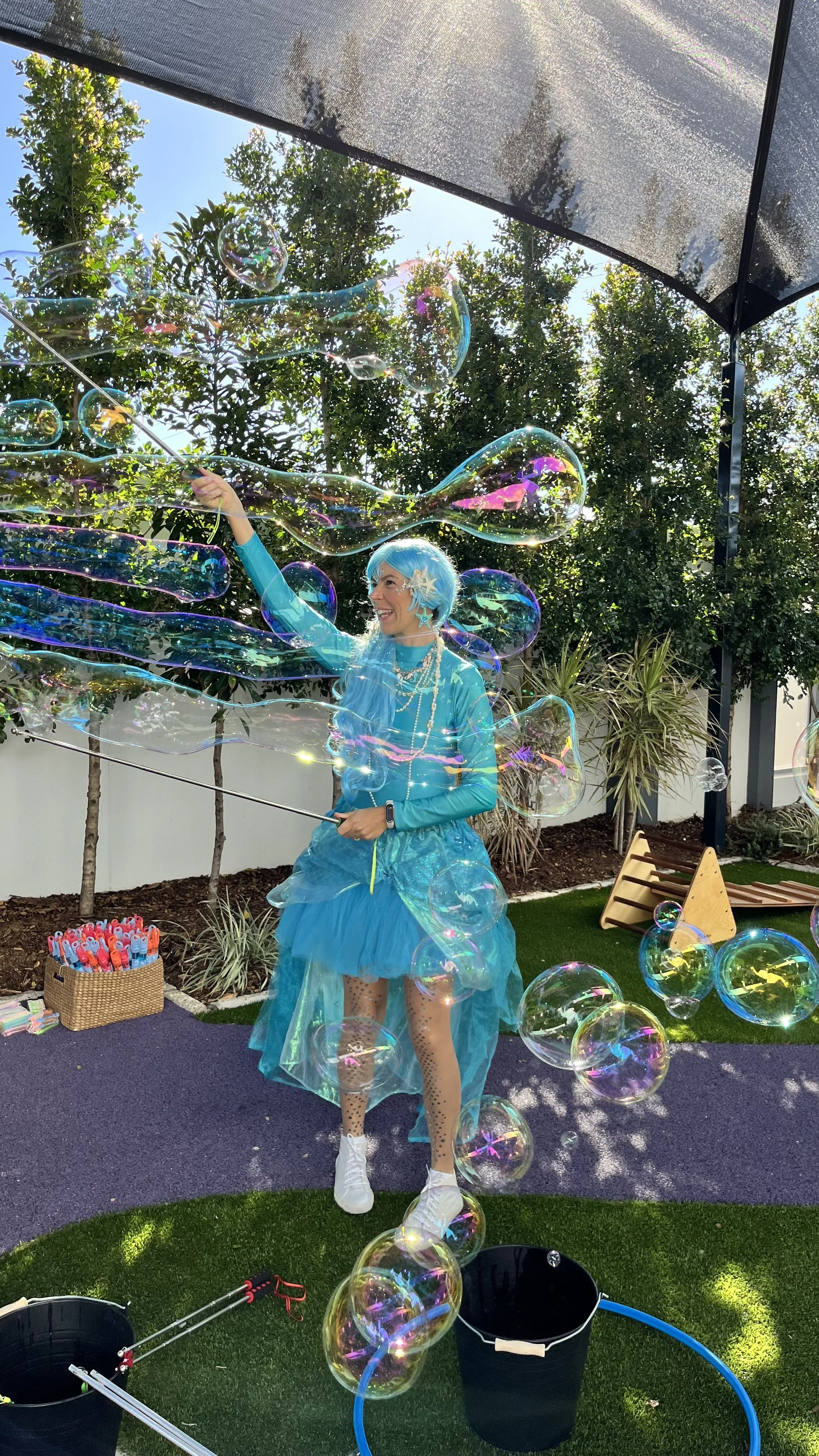 Mermaid giant bubbles performer