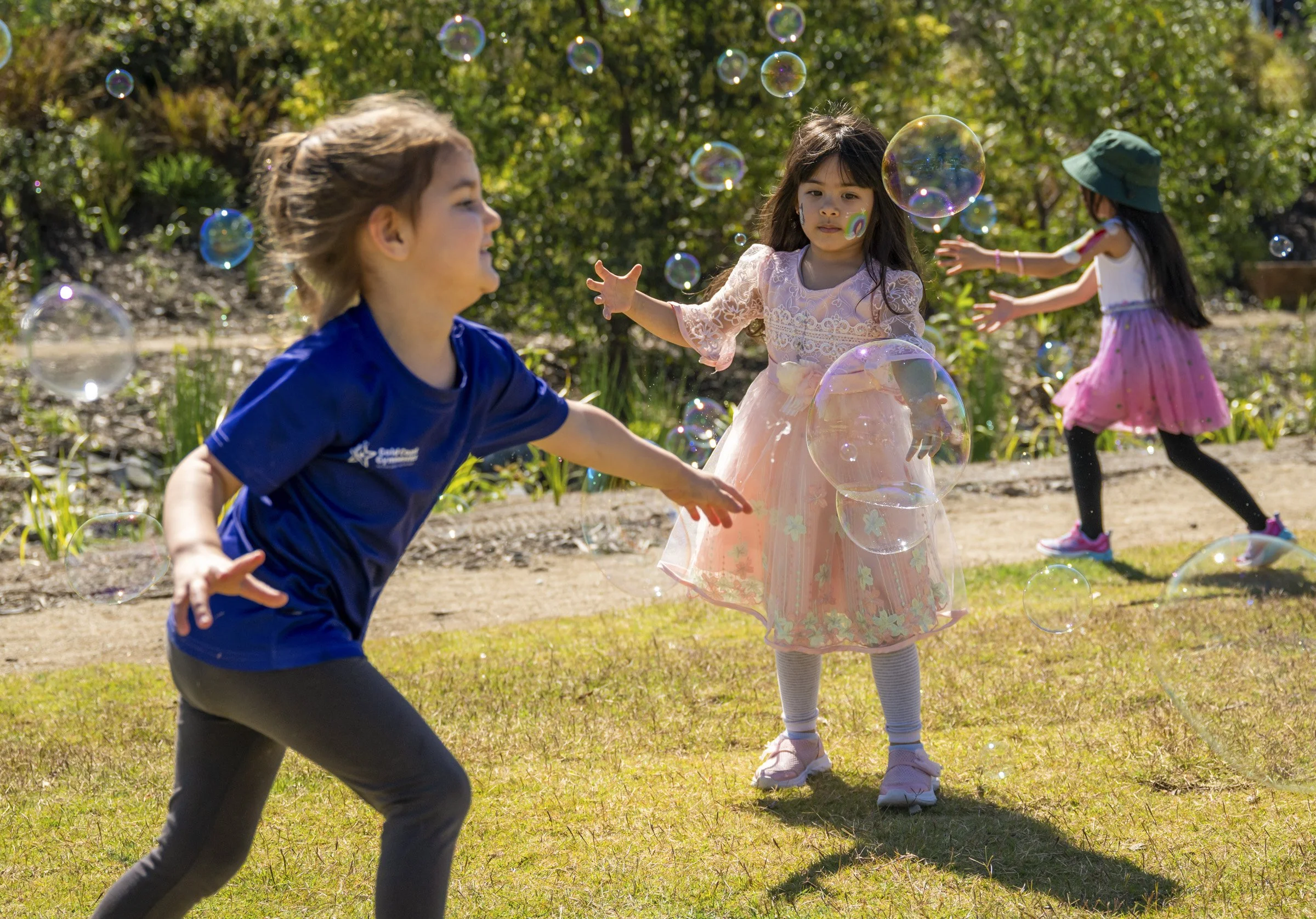 Eyes Up Events entertainment Brisbane, giant bubbles workshop, giant soap bubbles