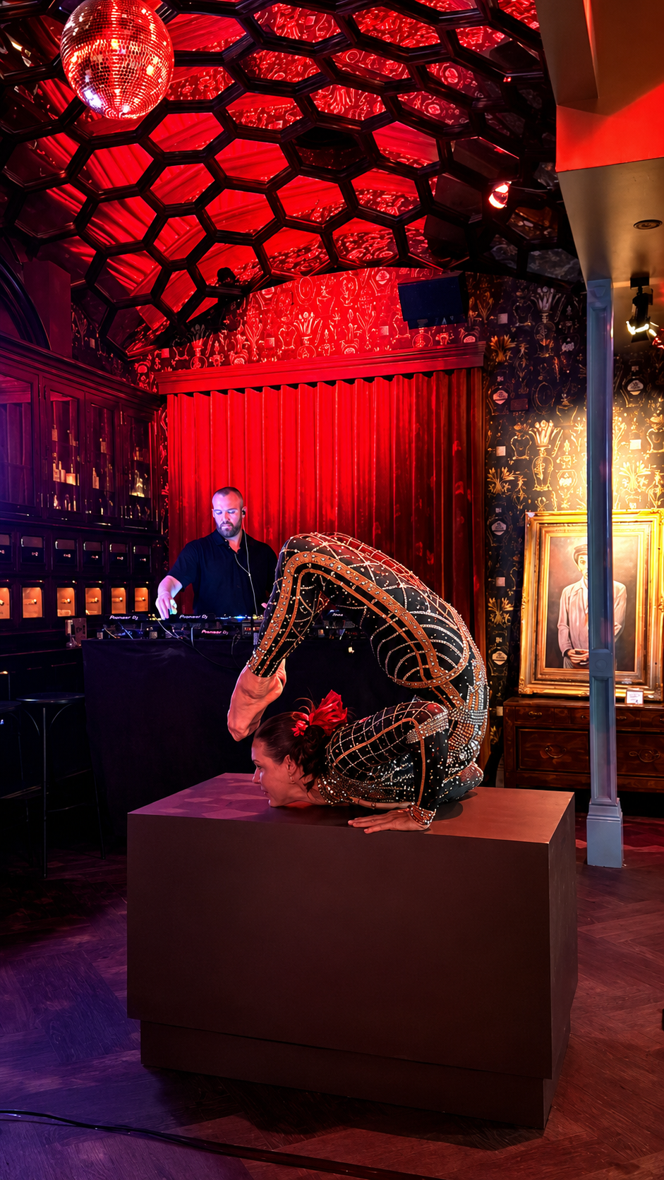 Contorsionist in a nightclub Brisbane