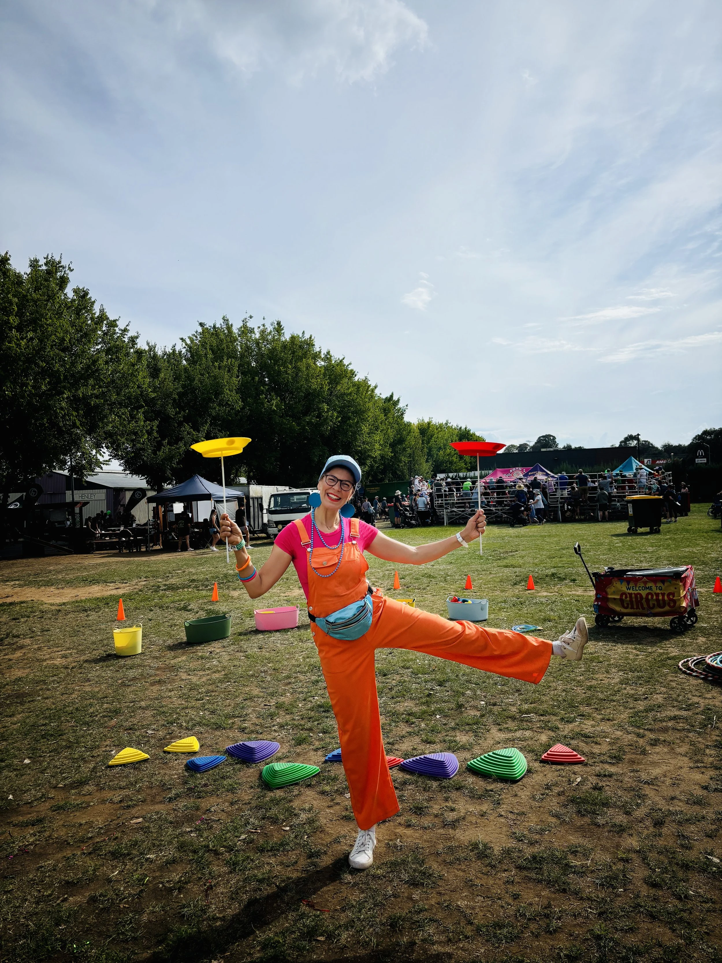 Spinning plates ag show