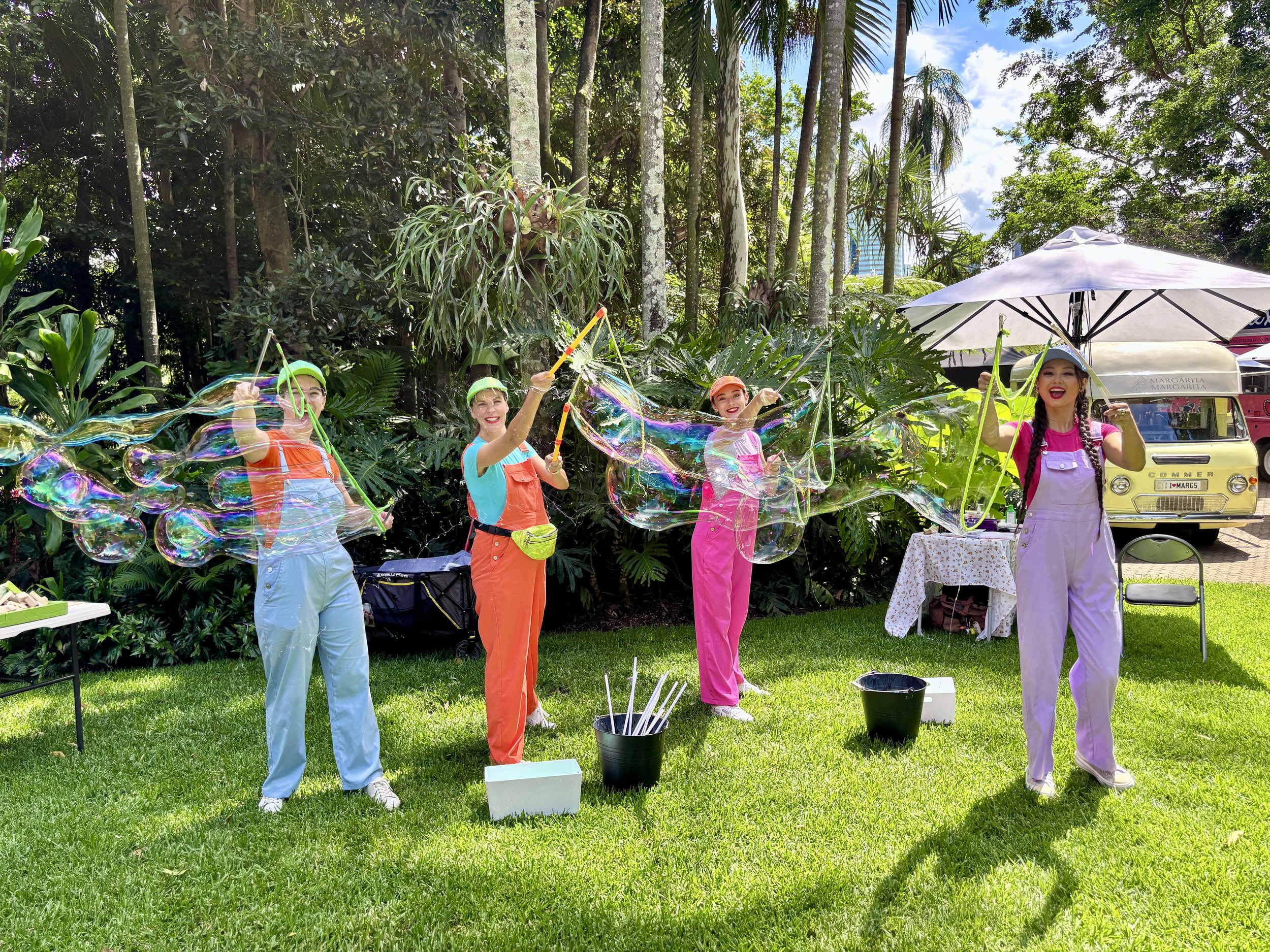 Eyes Up Events entertainment Brisbane, giant bubbles workshop, giant soap bubbles 