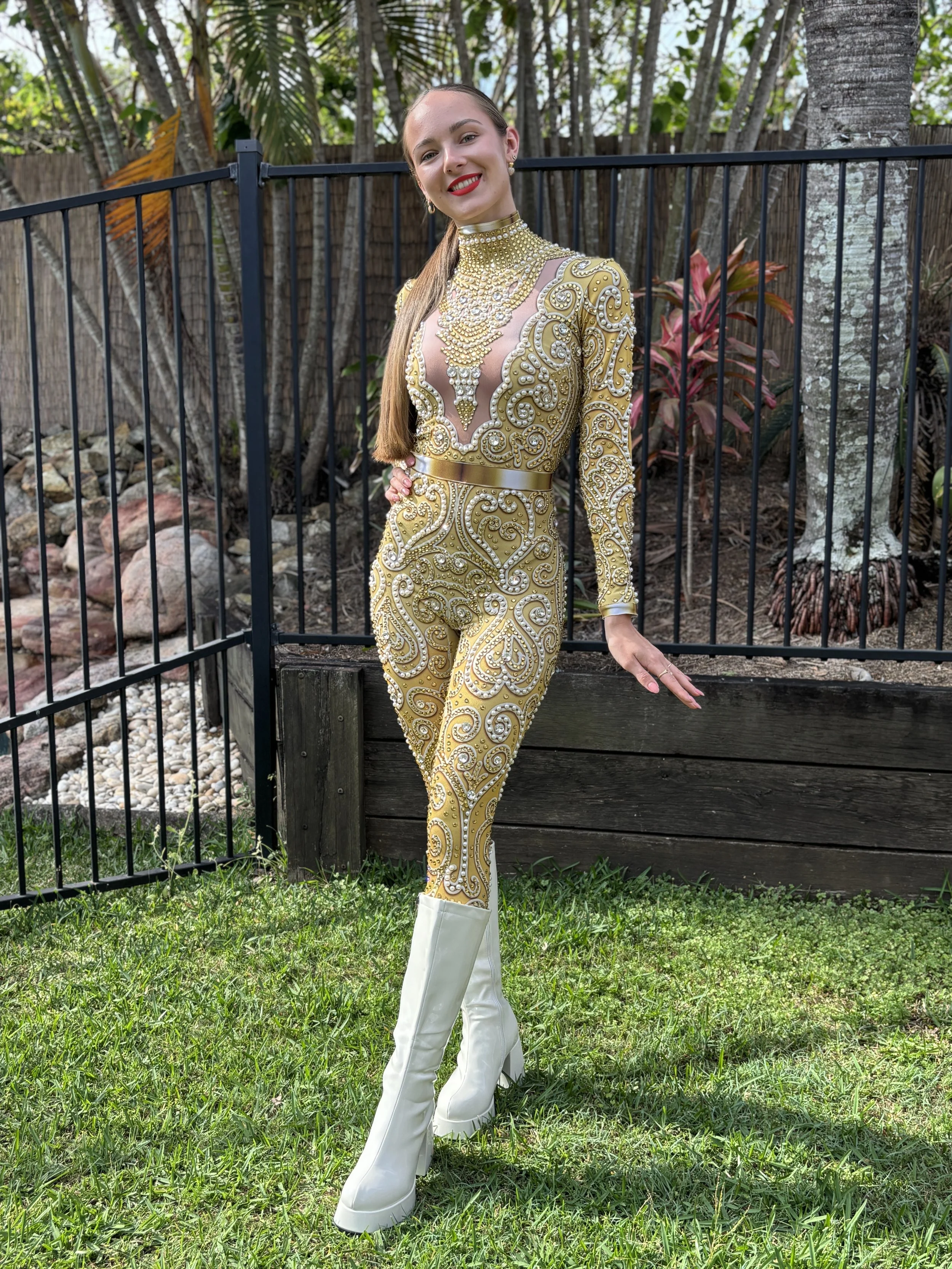 gold-costume-event-performer