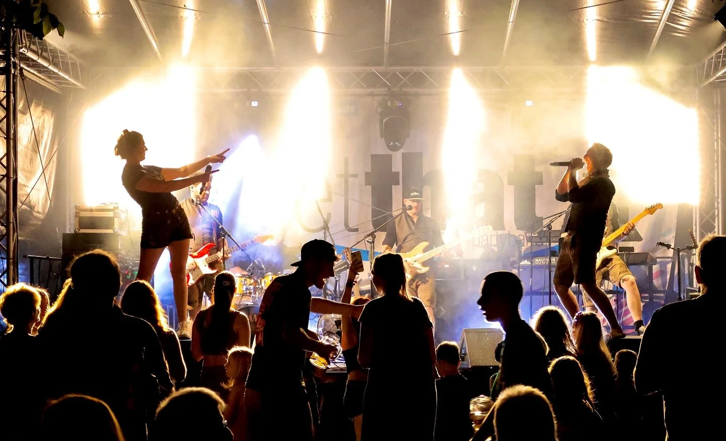 St&auml;tzling❗️Danke f&uuml;r diesen Wahnsinn beim Gartenfest! Ihr habt den Abend zu etwas ganz Besonderem gemacht. 🤩🎉
Bis n&auml;chstes Jahr, wir k&ouml;nnen es jetzt schon kaum mehr erwarten. ⏳🍻

📸 @marmeladenglasmomente_by_sunni