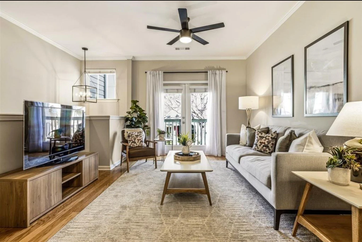 This property was on the market with no leads for MONTHS. It was staged and under contract in only a few weeks! Staging transforms a living room from empty space into an inviting place to gather.
-
#clevergirlinteriors  #atlantastagingcompany 
#HomeG