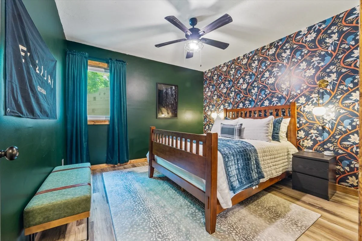 Accent walls: because sometimes one wall deserves the spotlight. A small piece of our design for @thefoxandfirefly_cabin 
-
#clevergirlinteriors 
#interiordesigner 
#airbnbconsultant