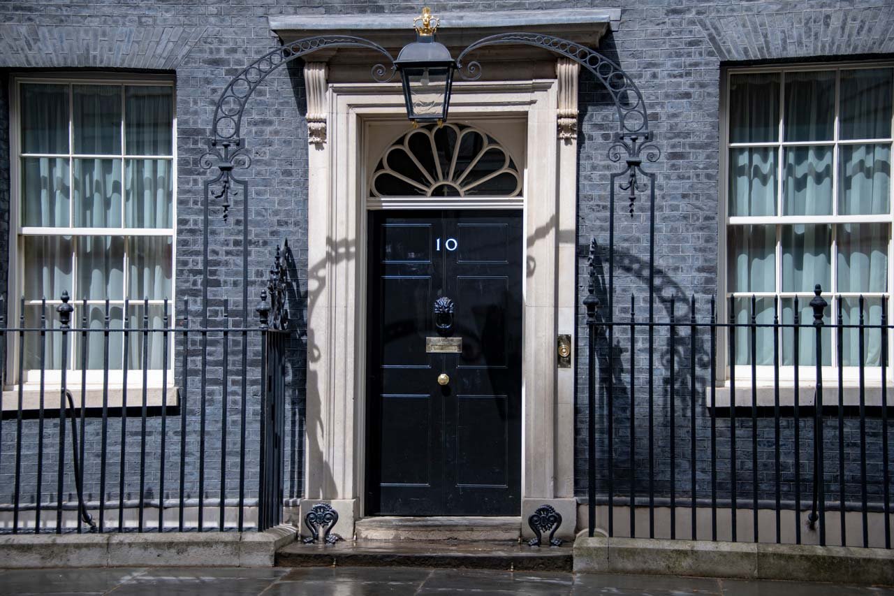 "Look at your plan, not the headlines": when the political picture changes