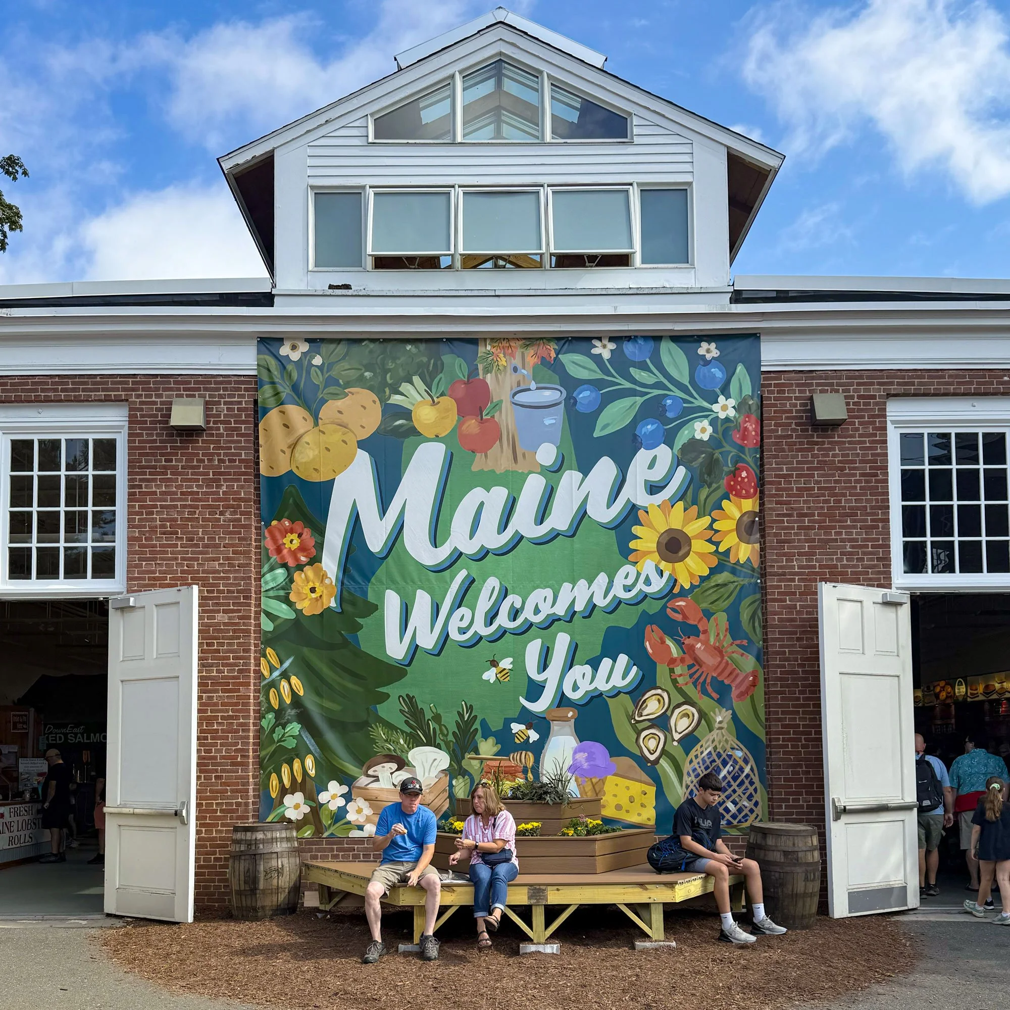 MaineWelcomesYou_WallscapeMaineBldng_1x1.jpg