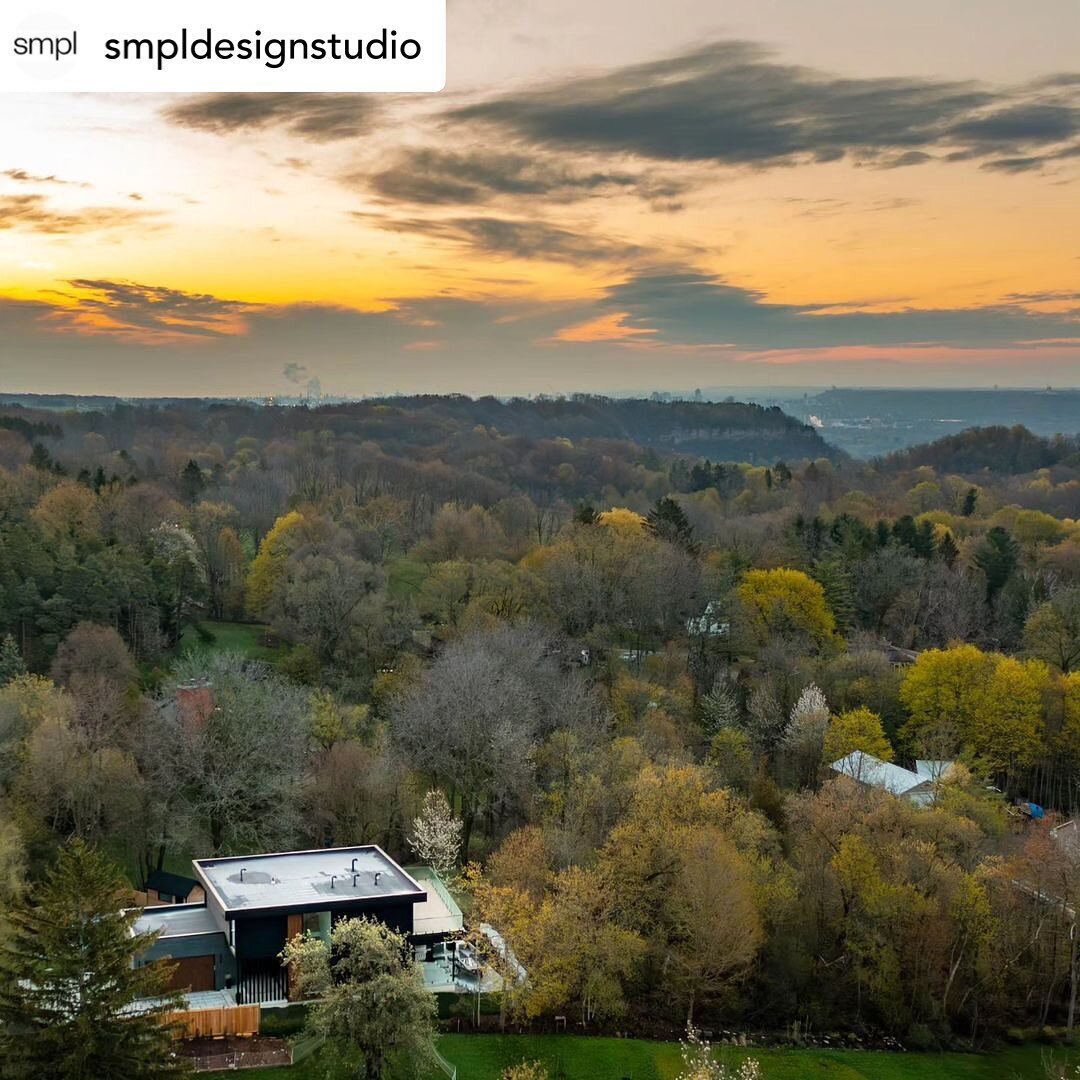Posted @withregram &bull; @smpldesignstudio Oh, dundas !!! 
Such a beautiful place to design homes

Design.
@smpldesignstudio 
Interiors.
@nicolejacobsdesign 
Construction.
@mbermanhomes 

Photography.
@craft_photo_video