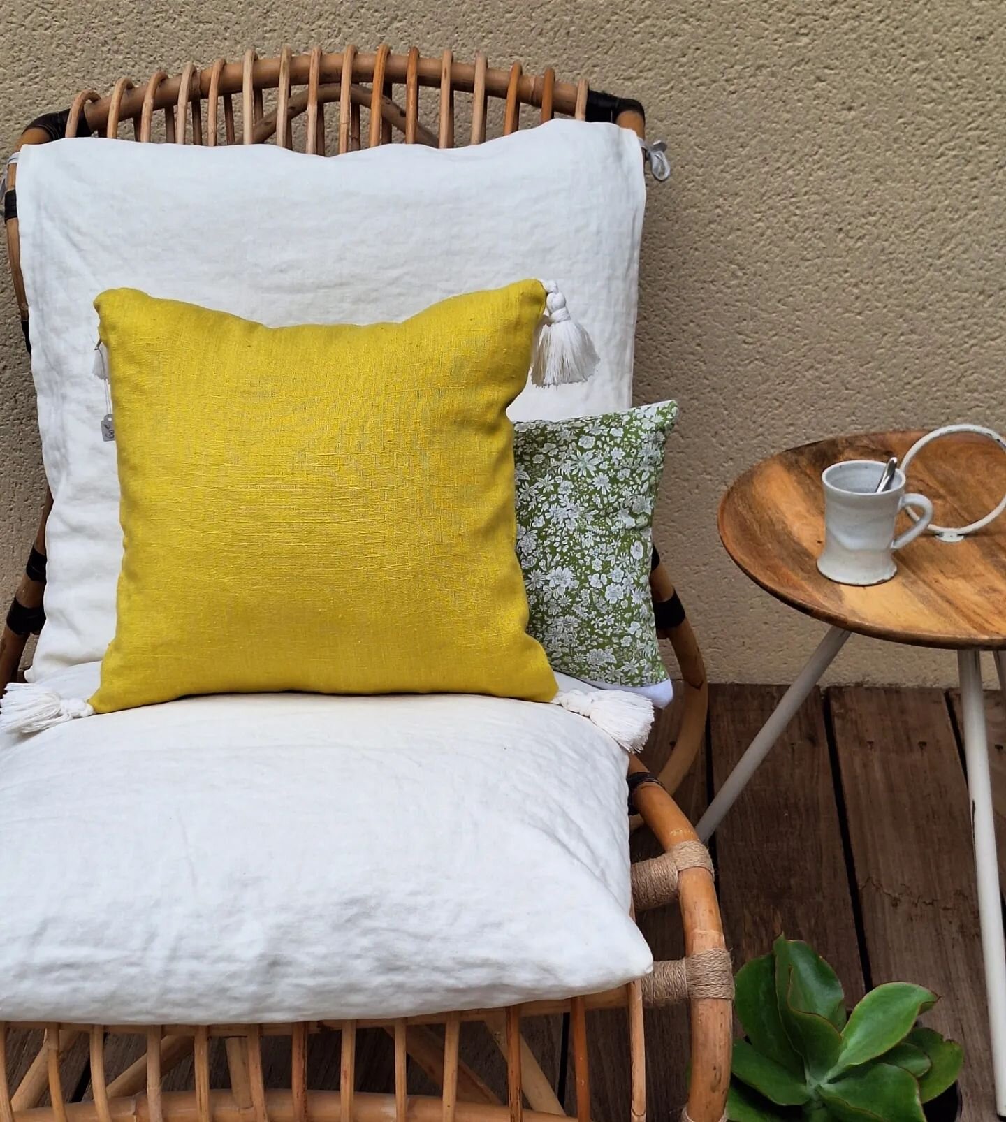 Envie des couleurs de l'&eacute;t&eacute; et de farniente !
#coussin 
#creative 
#jaimemonmetier 
#outdoors 
#homsweethome 
#decokalinatelier 
#faitmain 
#tapissierdameublement 
#creatricearticlestextiles
#Uz&egrave;s 
#uzesfrance 
#uzes