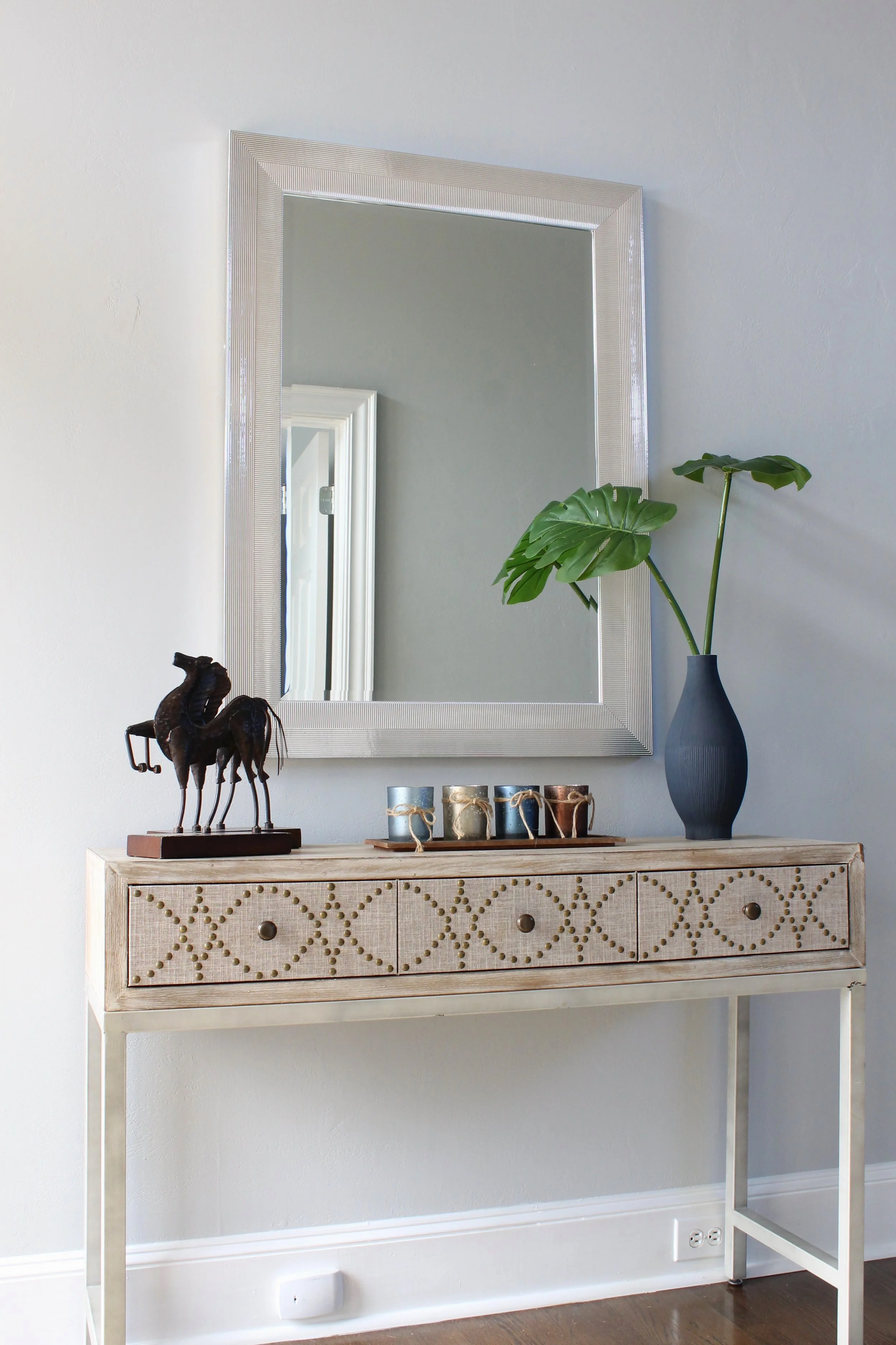 Foyer console table mirror accessories