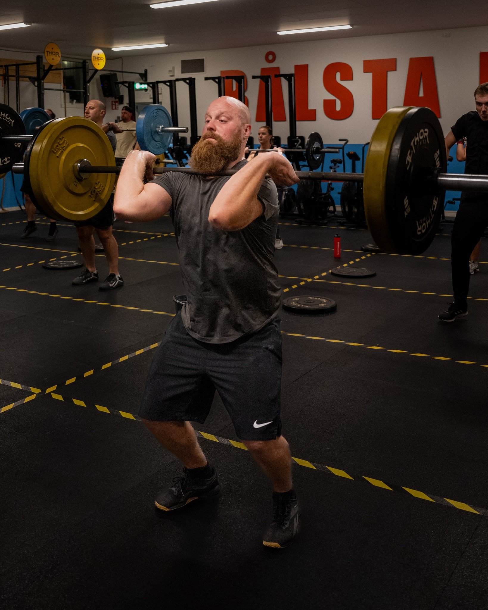 Tillsammans bryter vi gr&auml;nser, en rep i taget. Oavsett &aring;lder, B&aring;lsta Dojo v&auml;lkomnar alla hj&auml;rtan som sl&aring;r f&ouml;r f&ouml;r&auml;ndring. Varje lyft &auml;r ett l&ouml;fte om styrka, varje svettdroppe en medalj av h&au