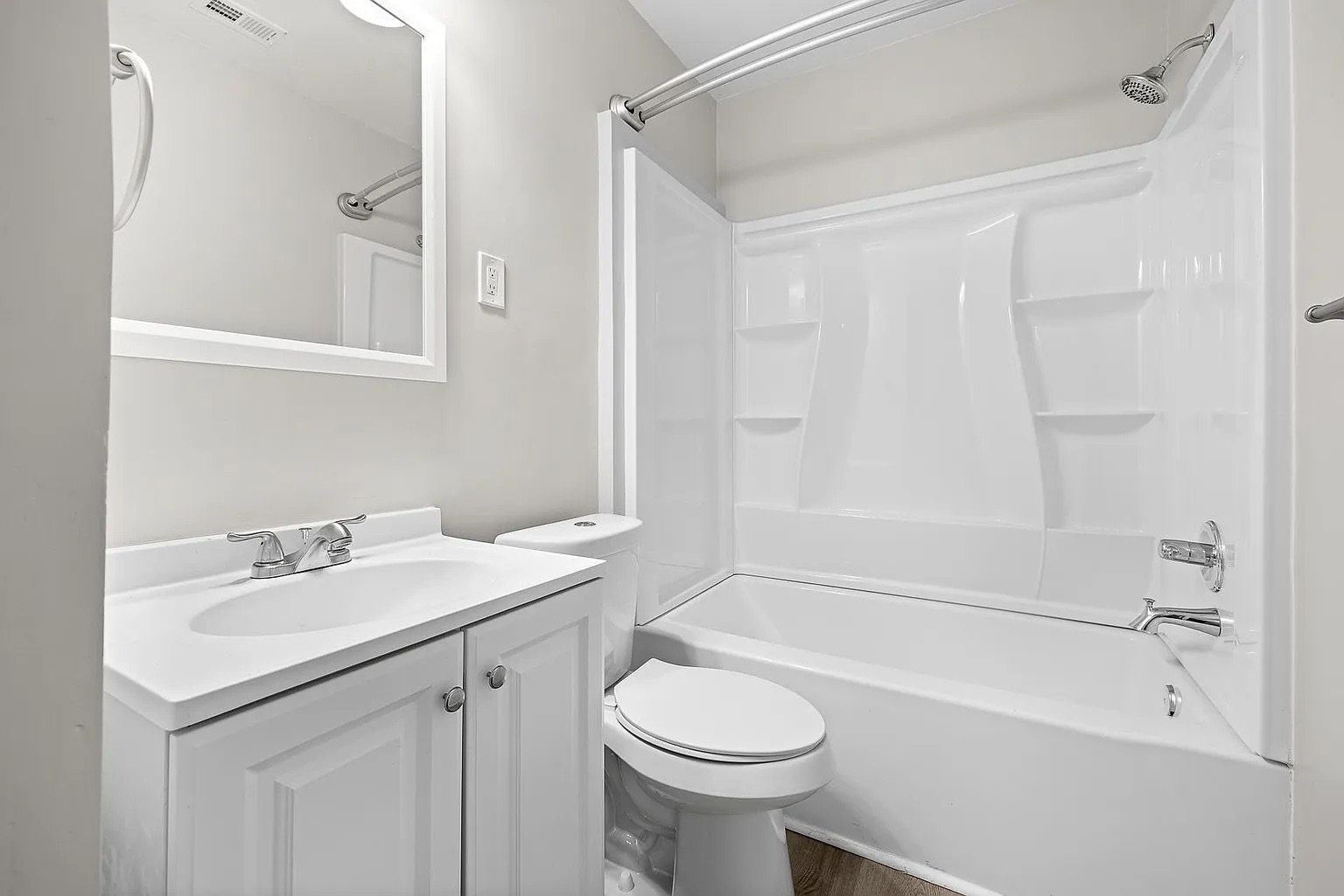 3708 Wilshire - Zillow 16.jpeg