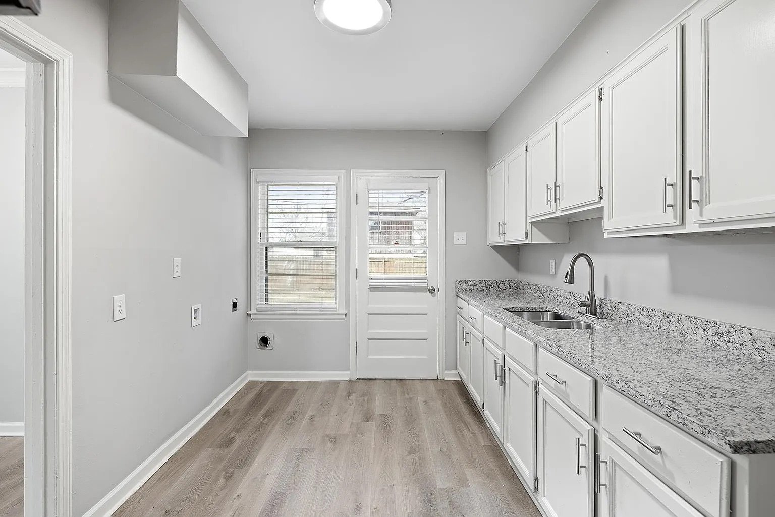 3708 Wilshire - Zillow 9.jpeg