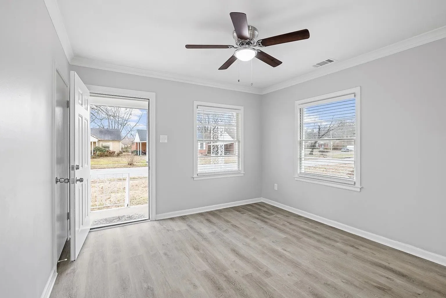 3708 Wilshire - Zillow 4.jpeg