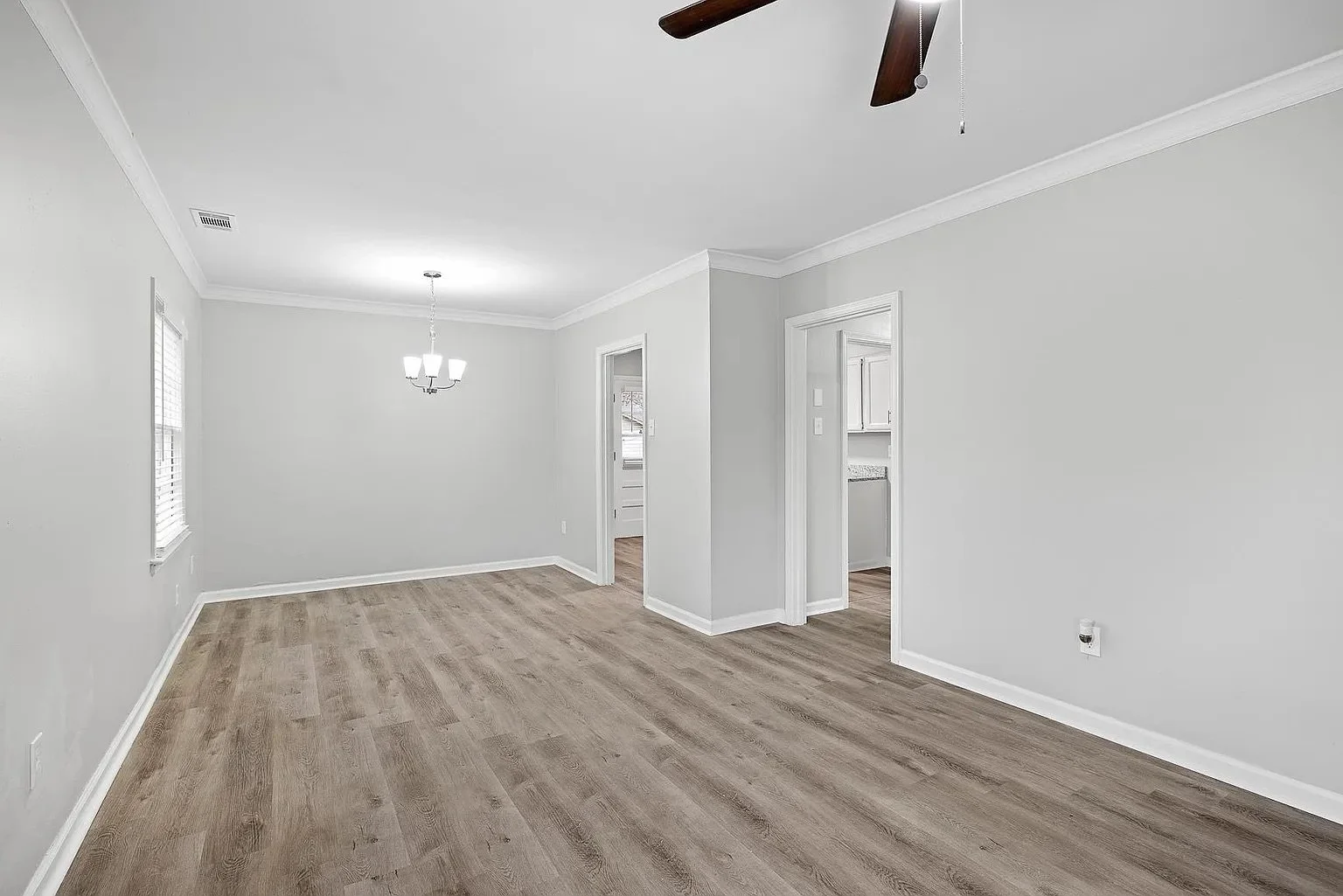 3708 Wilshire - Zillow 5.jpeg