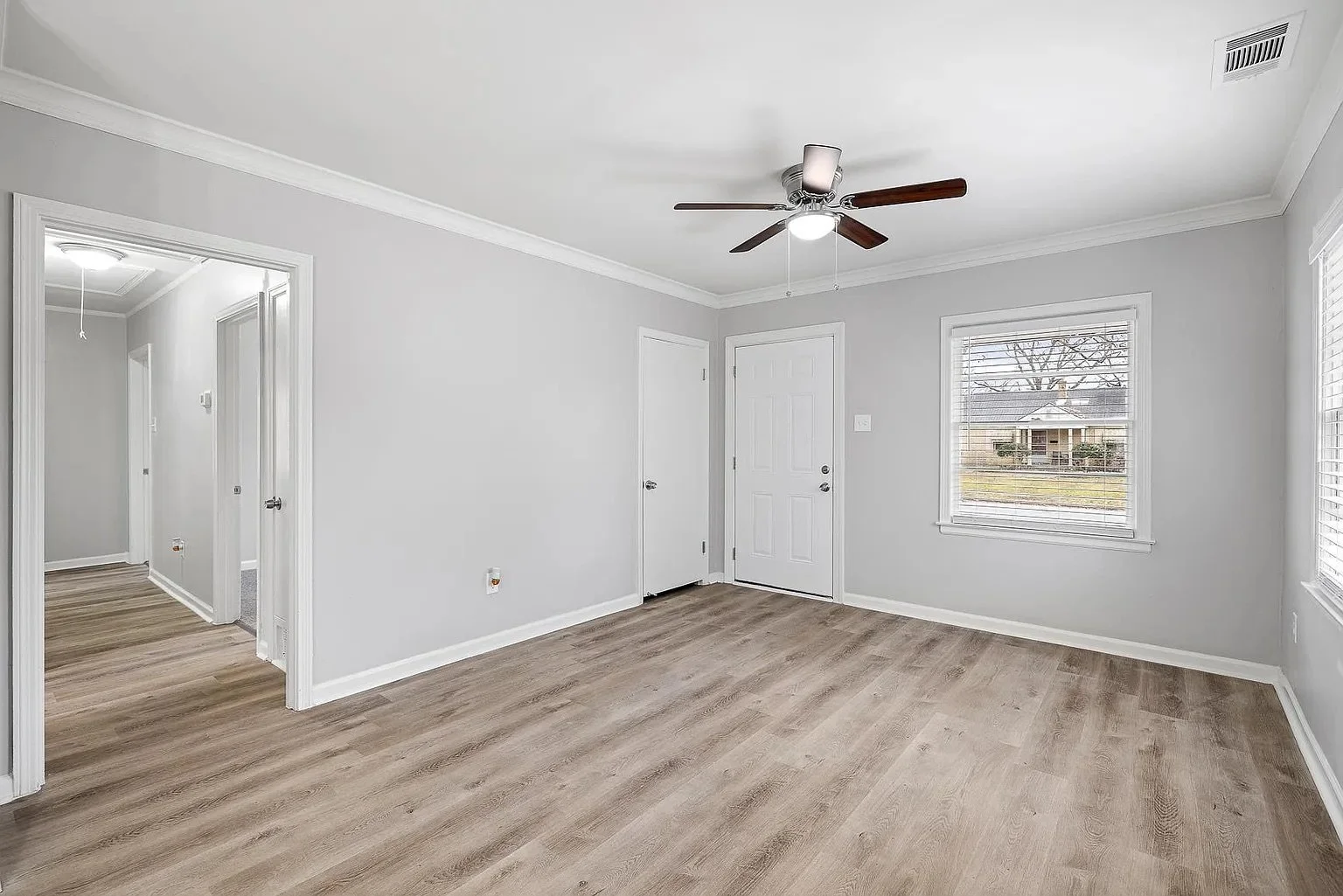 3708 Wilshire - Zillow 8.jpeg